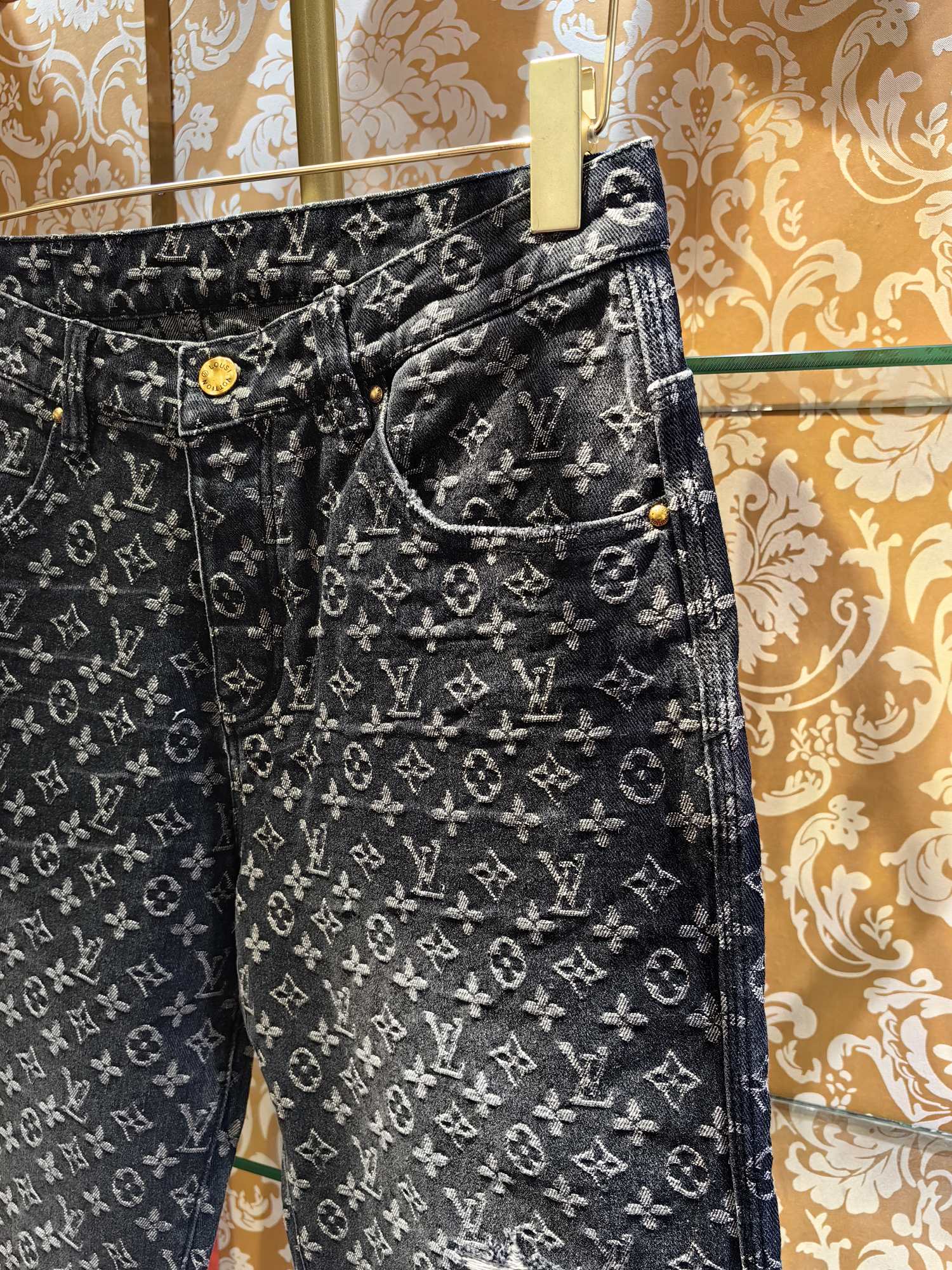 Louis Vuitton 经典老花logo牛仔裤 高級感溢れるデザイン