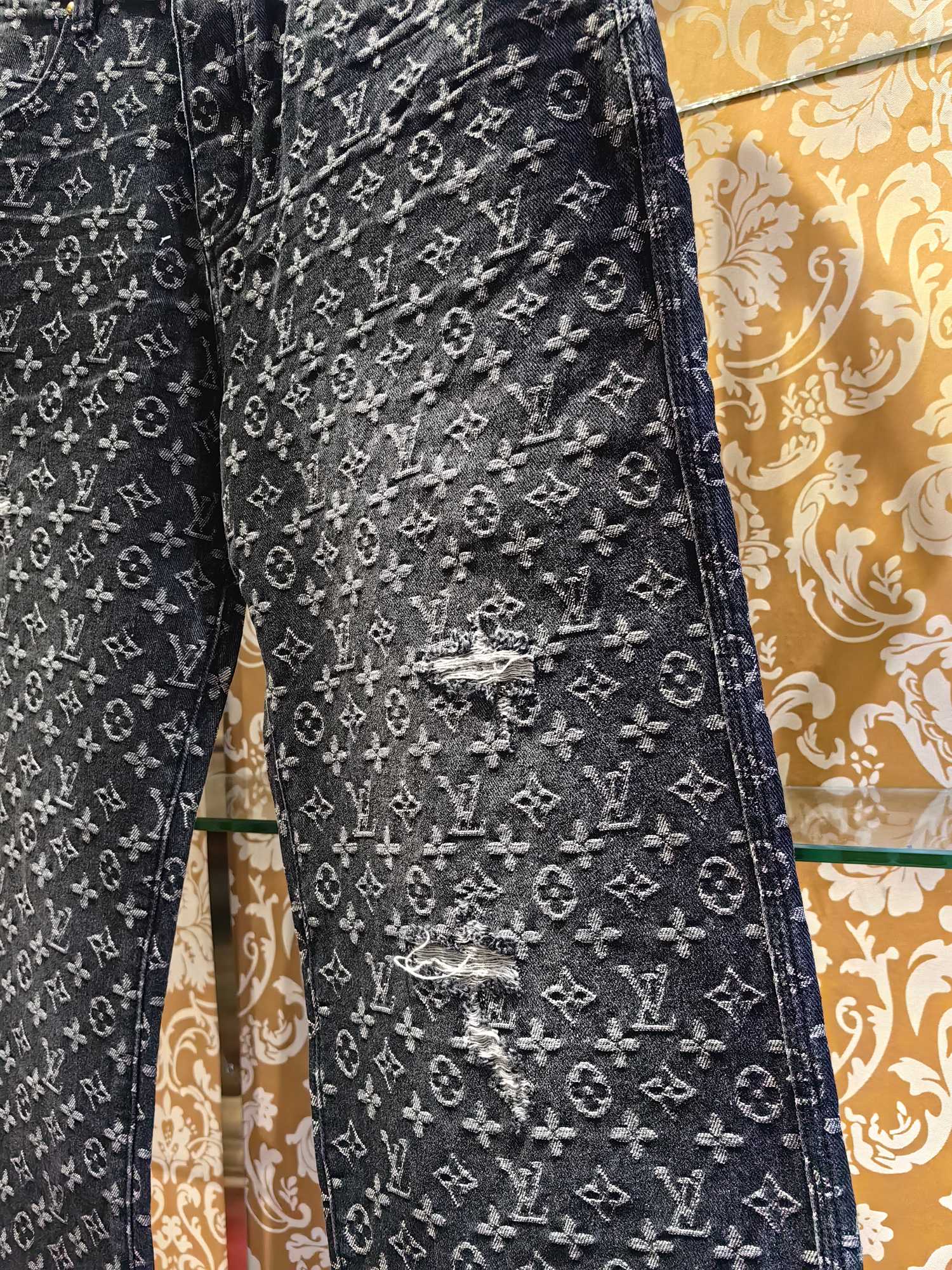 Louis Vuitton 经典老花logo牛仔裤 高級感溢れるデザイン