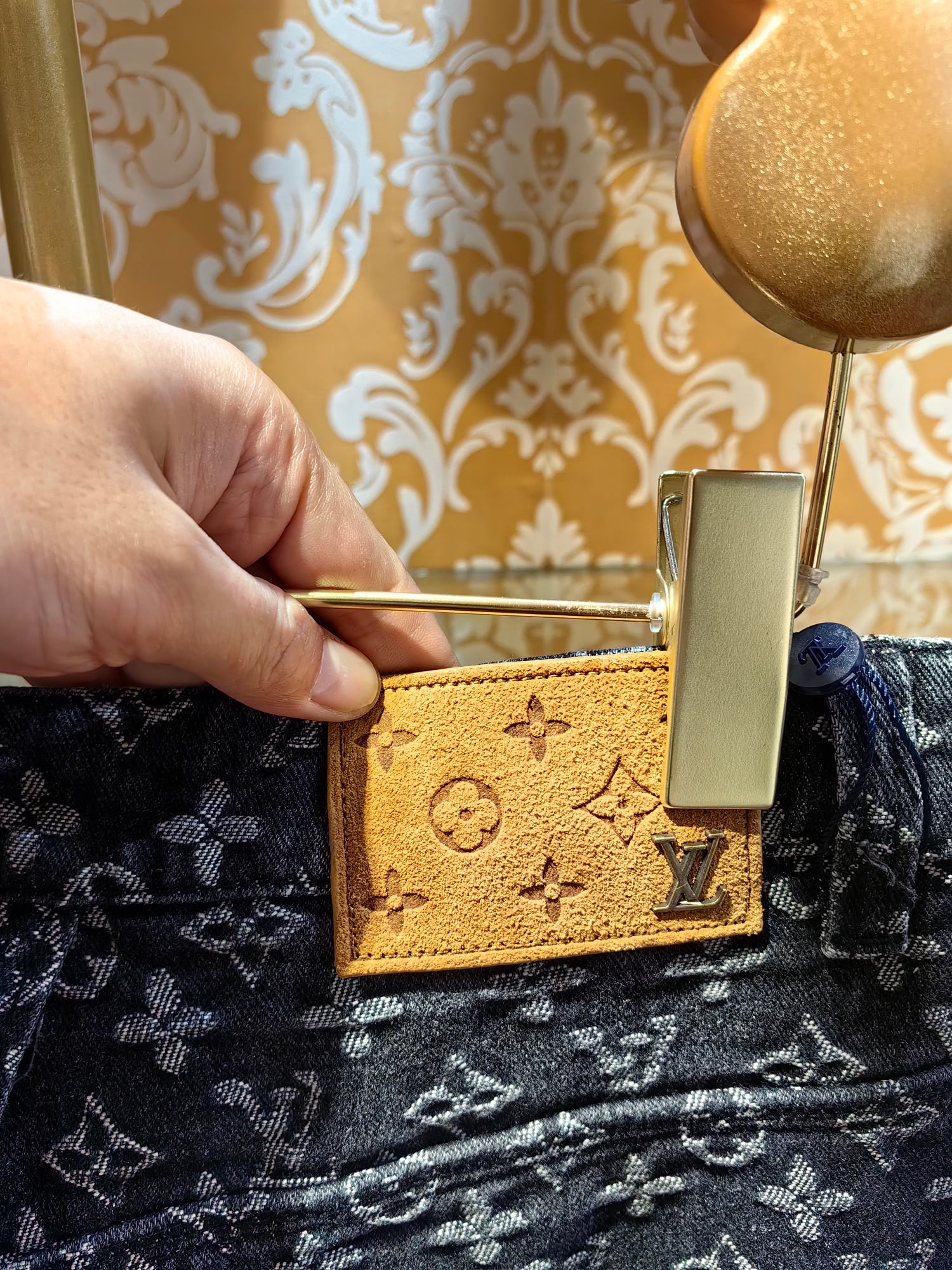 Louis Vuitton 经典老花logo牛仔裤 高級感溢れるデザイン
