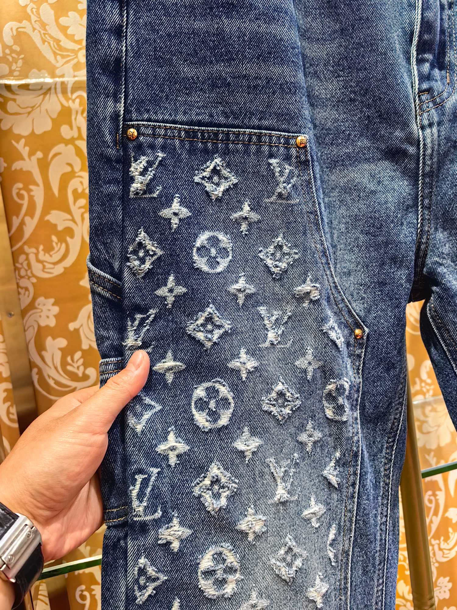 ルイ・ヴィトン p400 牛仔裤 - 上質なデザインと快適なフィット感