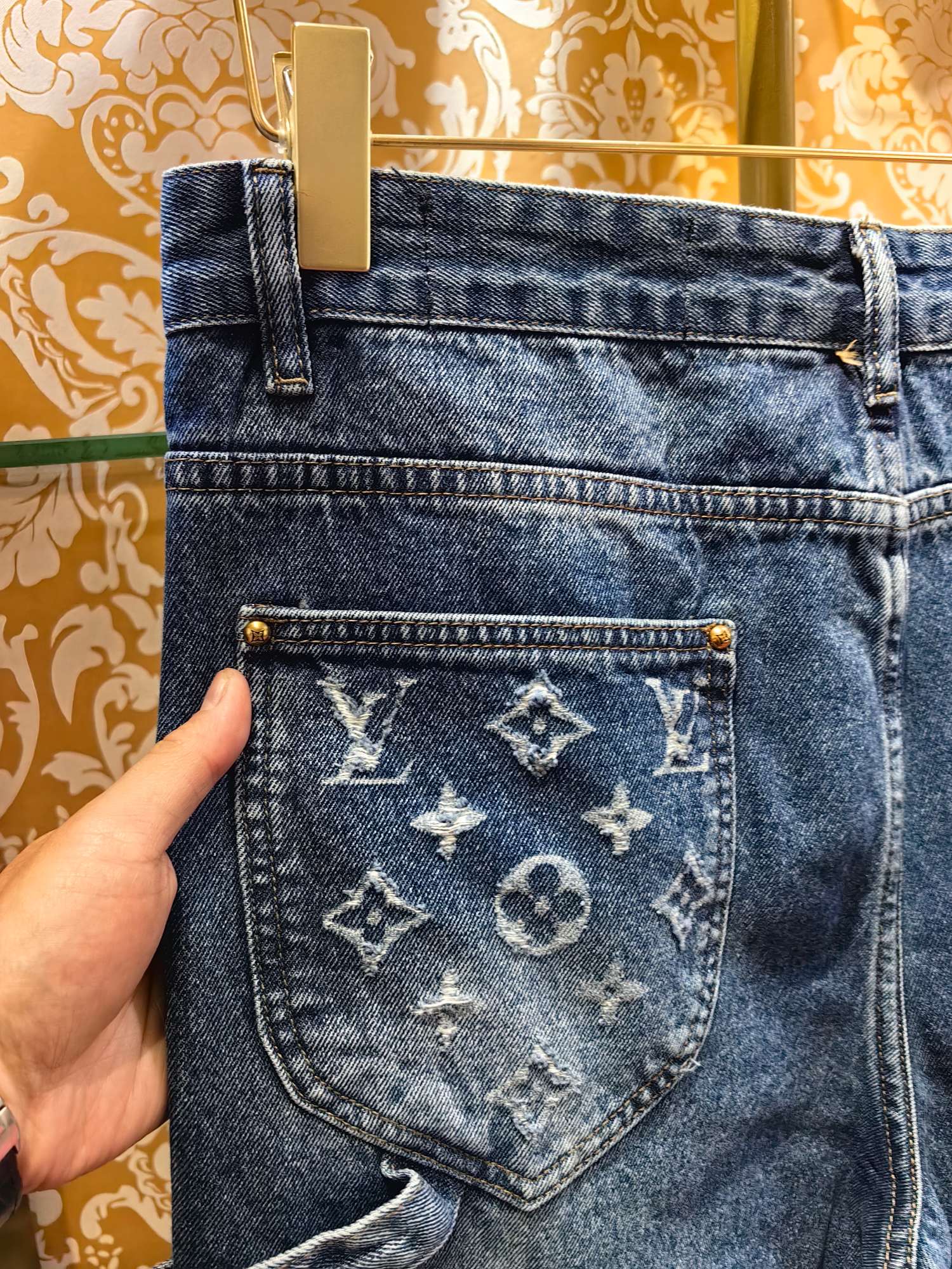 ルイ・ヴィトン p400 牛仔裤 - 上質なデザインと快適なフィット感