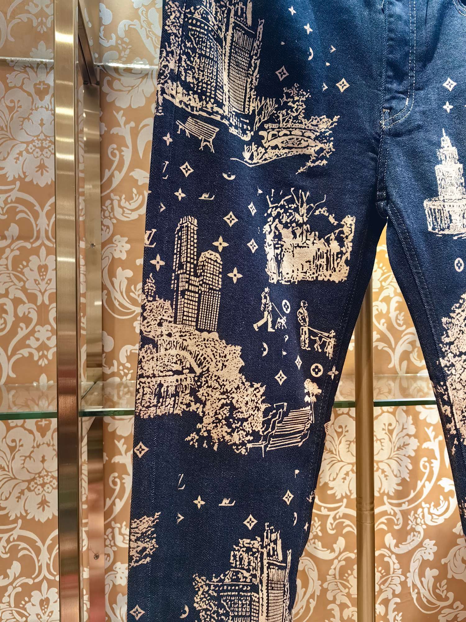 Louis Vuittonクラシックロゴ牛仔パンツ - 高級感あふれるデザイン