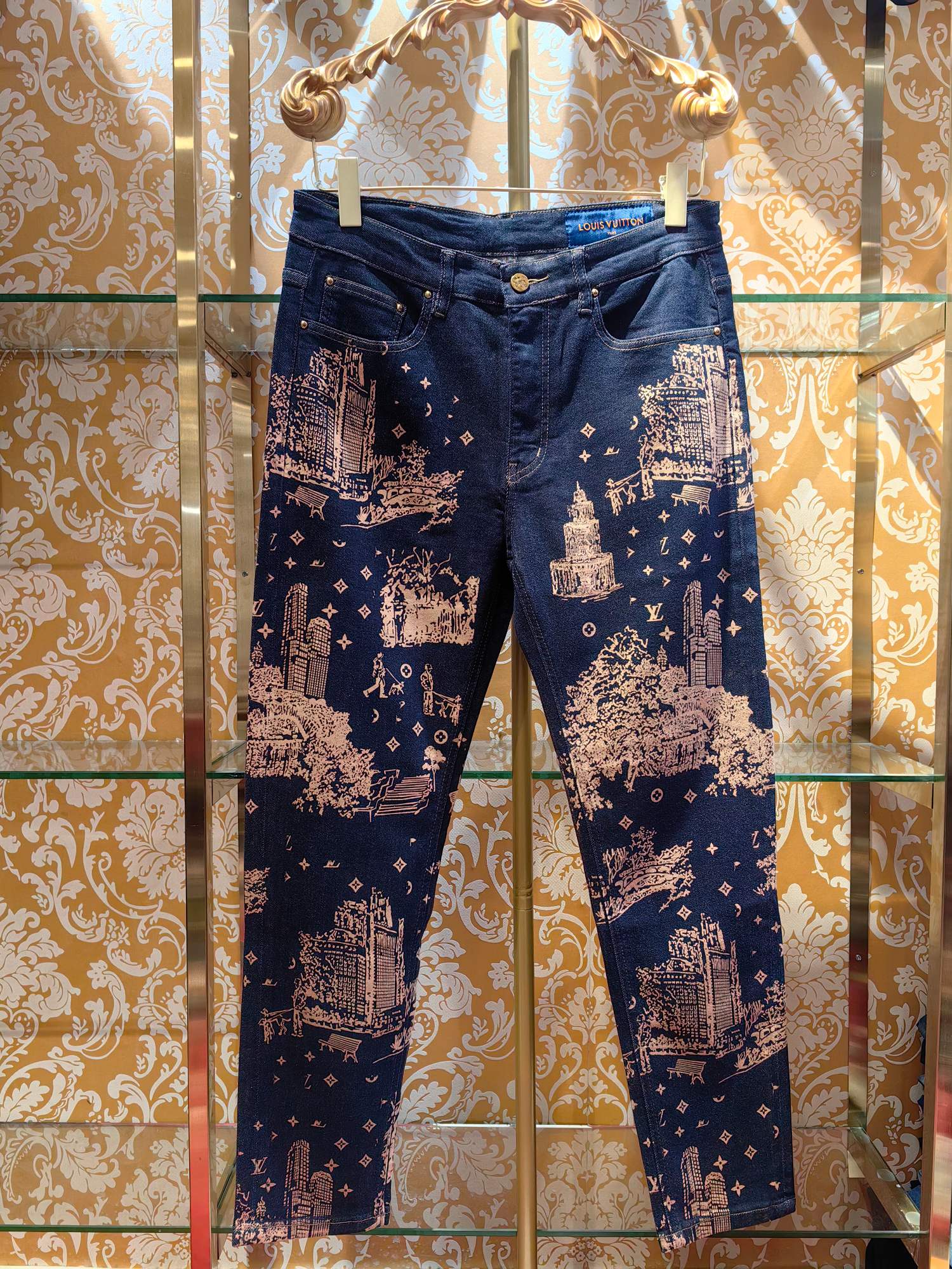 Louis Vuittonクラシックロゴ牛仔パンツ - 高級感あふれるデザイン