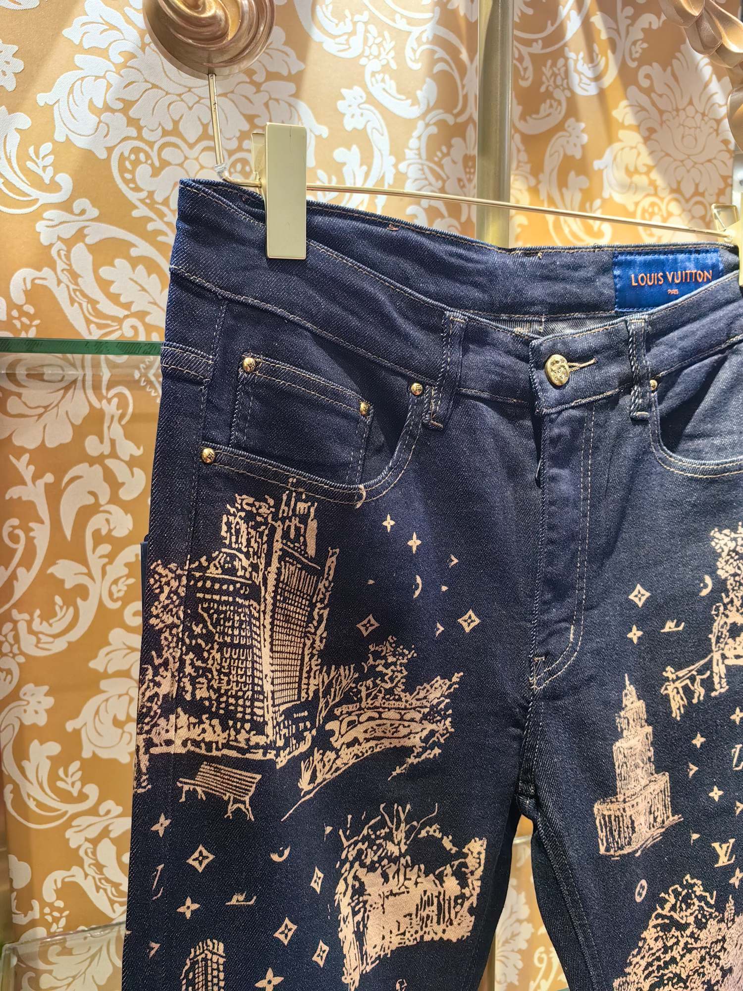 Louis Vuittonクラシックロゴ牛仔パンツ - 高級感あふれるデザイン