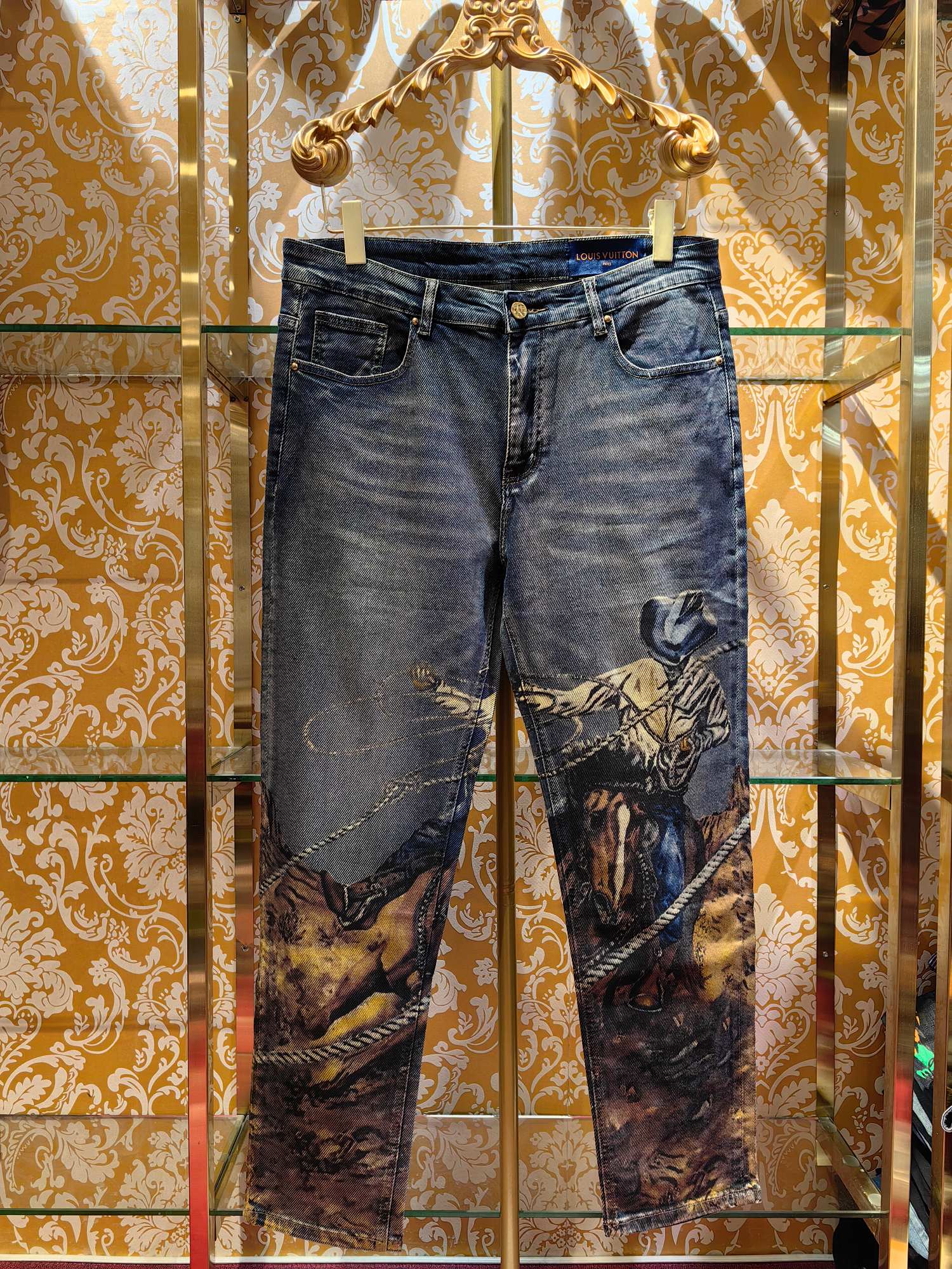 Louis Vuittonクラシックロゴデニムパンツ - 高級感あふれるスタイル