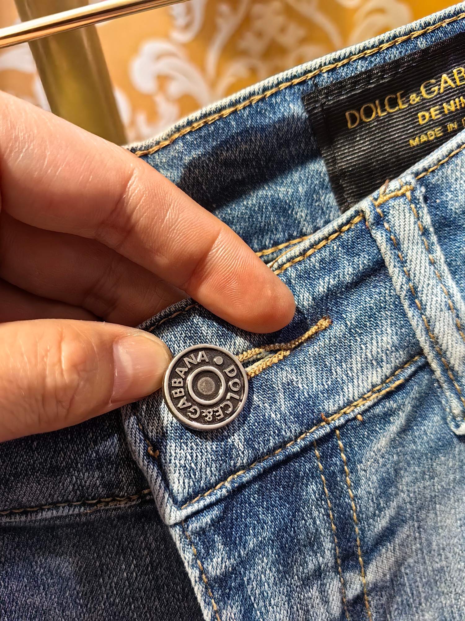 DOLCE & GABBANA デニムパンツ 修身小直筒型 DGロゴ付き