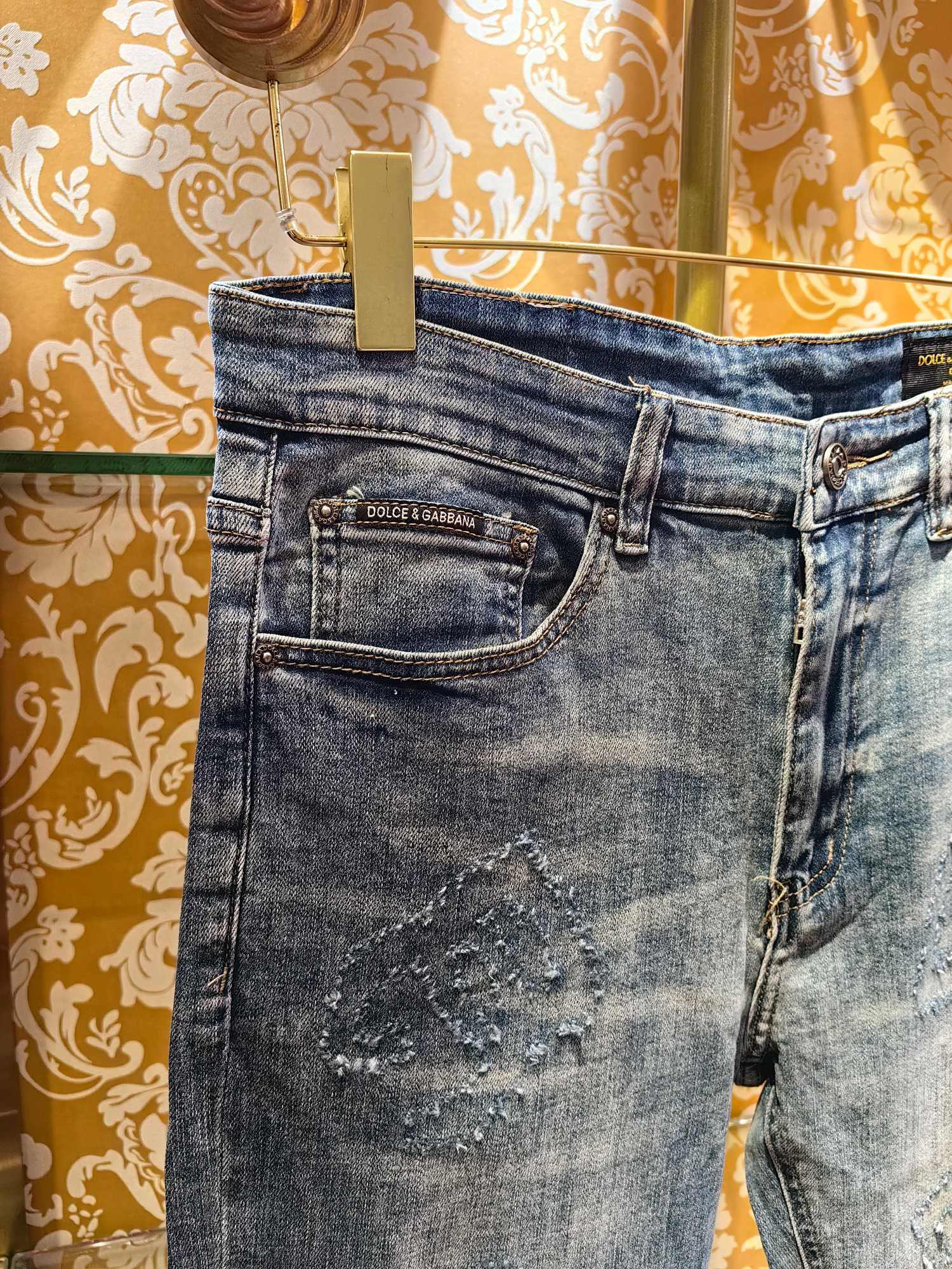 DOLCE & GABBANA デニムパンツ 修身小直筒型 DGロゴ付き