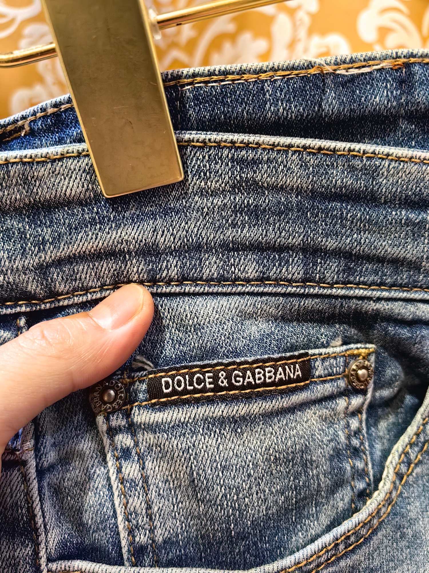 DOLCE & GABBANA デニムパンツ 修身小直筒型 DGロゴ付き