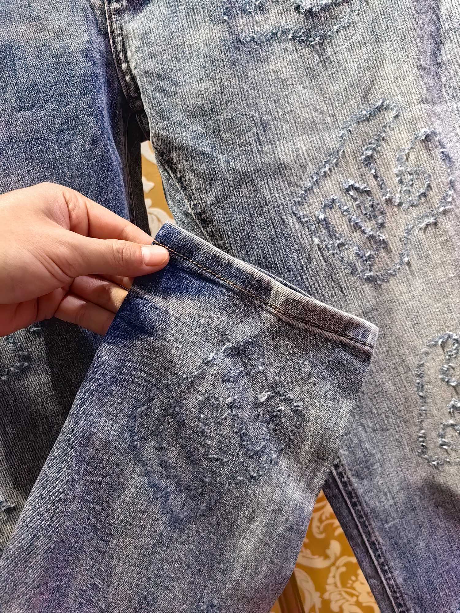 DOLCE & GABBANA デニムパンツ 修身小直筒型 DGロゴ付き