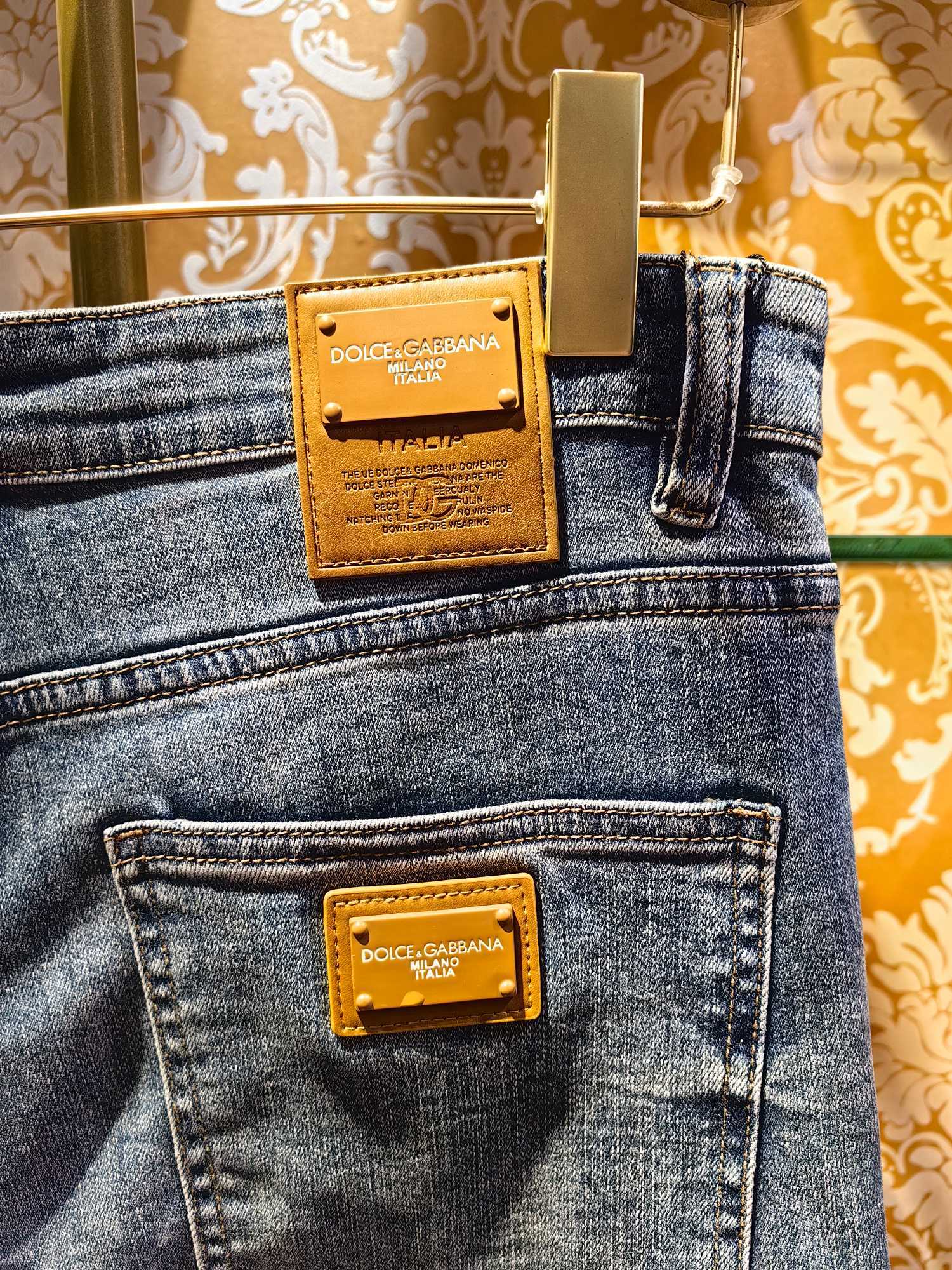 DOLCE & GABBANA デニムパンツ 修身小直筒型 DGロゴ付き