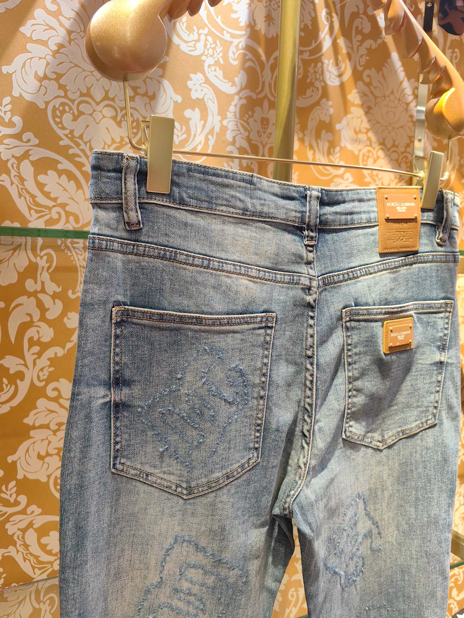 DOLCE & GABBANA デニムパンツ 修身小直筒型 DGロゴ付き