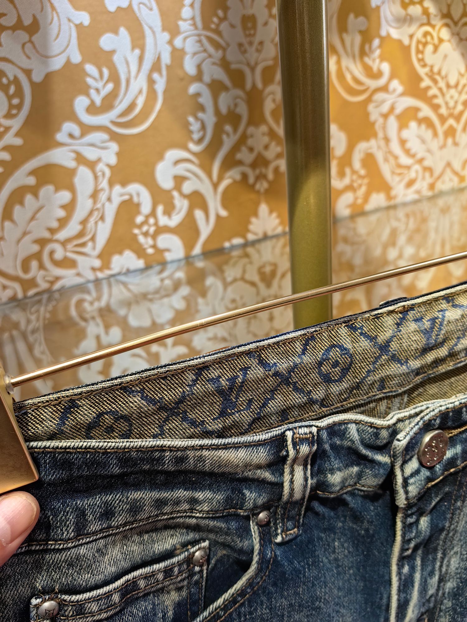 Louis Vuitton クラシックロゴ牛仔パンツ 水洗仕上げ