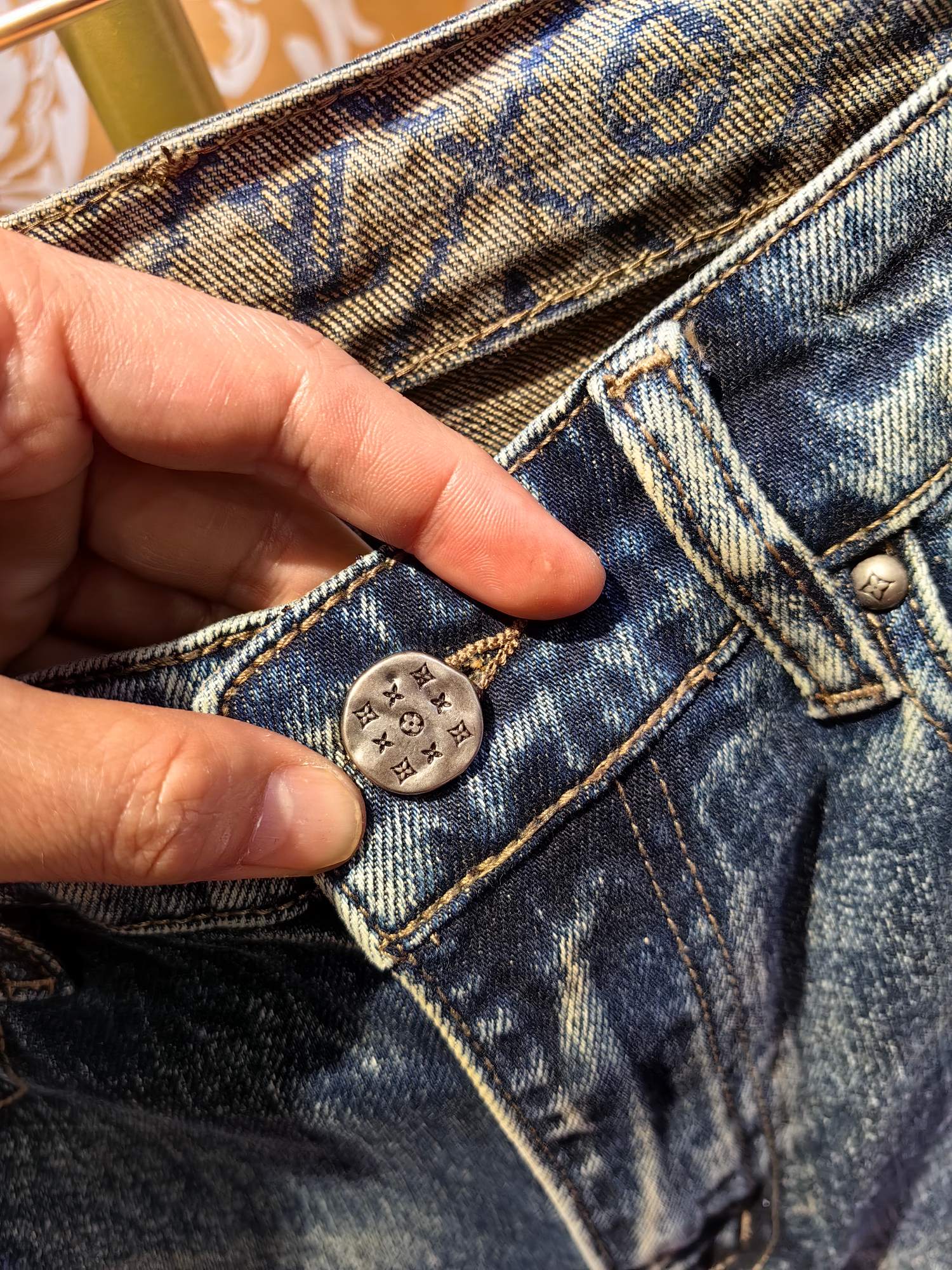 Louis Vuitton クラシックロゴ牛仔パンツ 水洗仕上げ