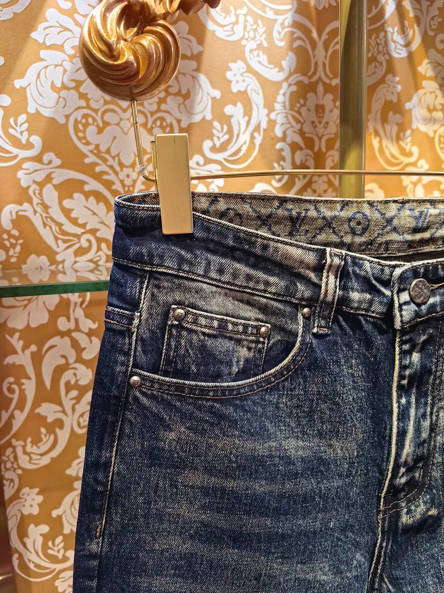 Louis Vuitton クラシックロゴ牛仔パンツ 水洗仕上げ