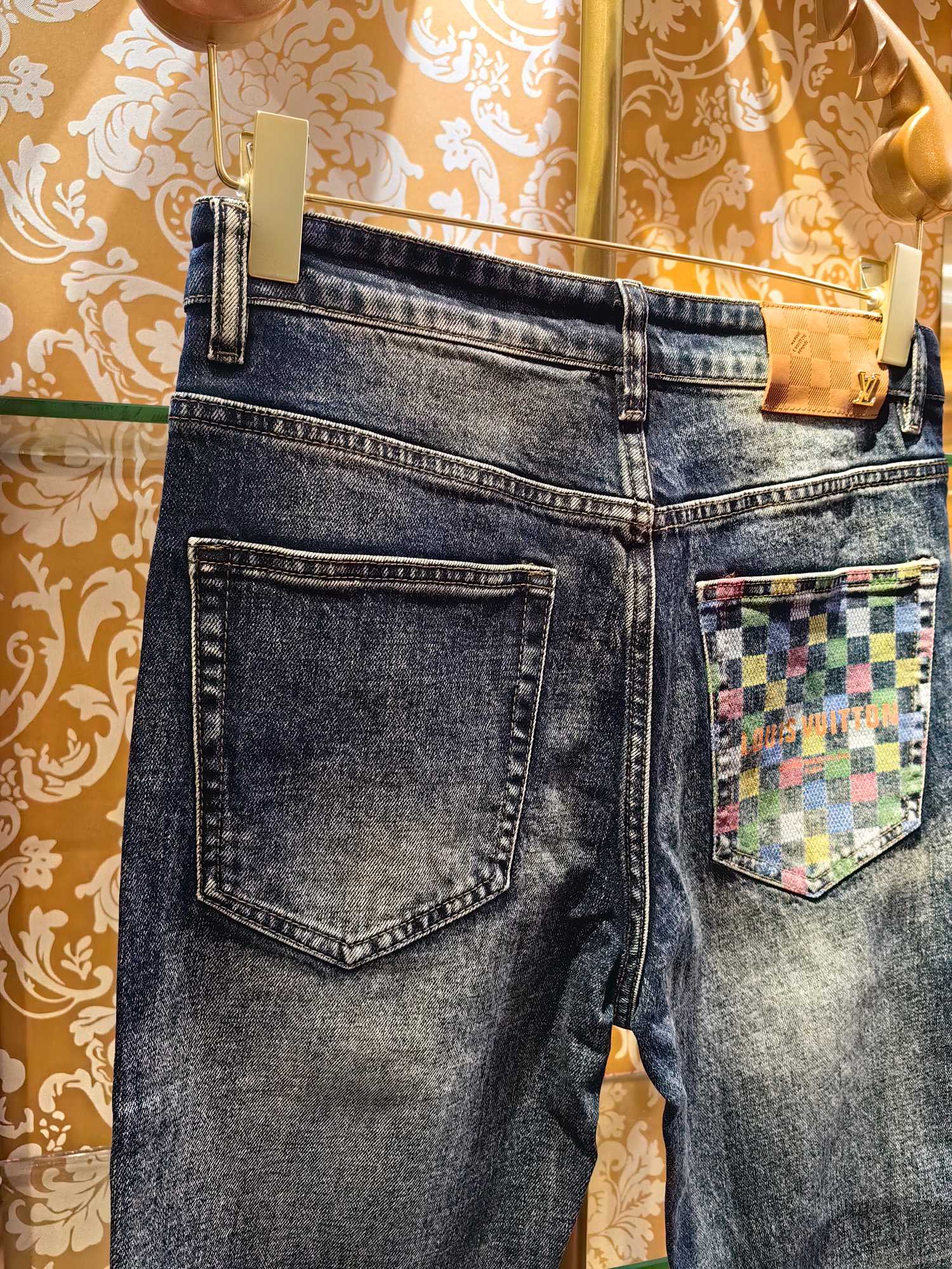 Louis Vuitton クラシックロゴ牛仔パンツ 水洗仕上げ