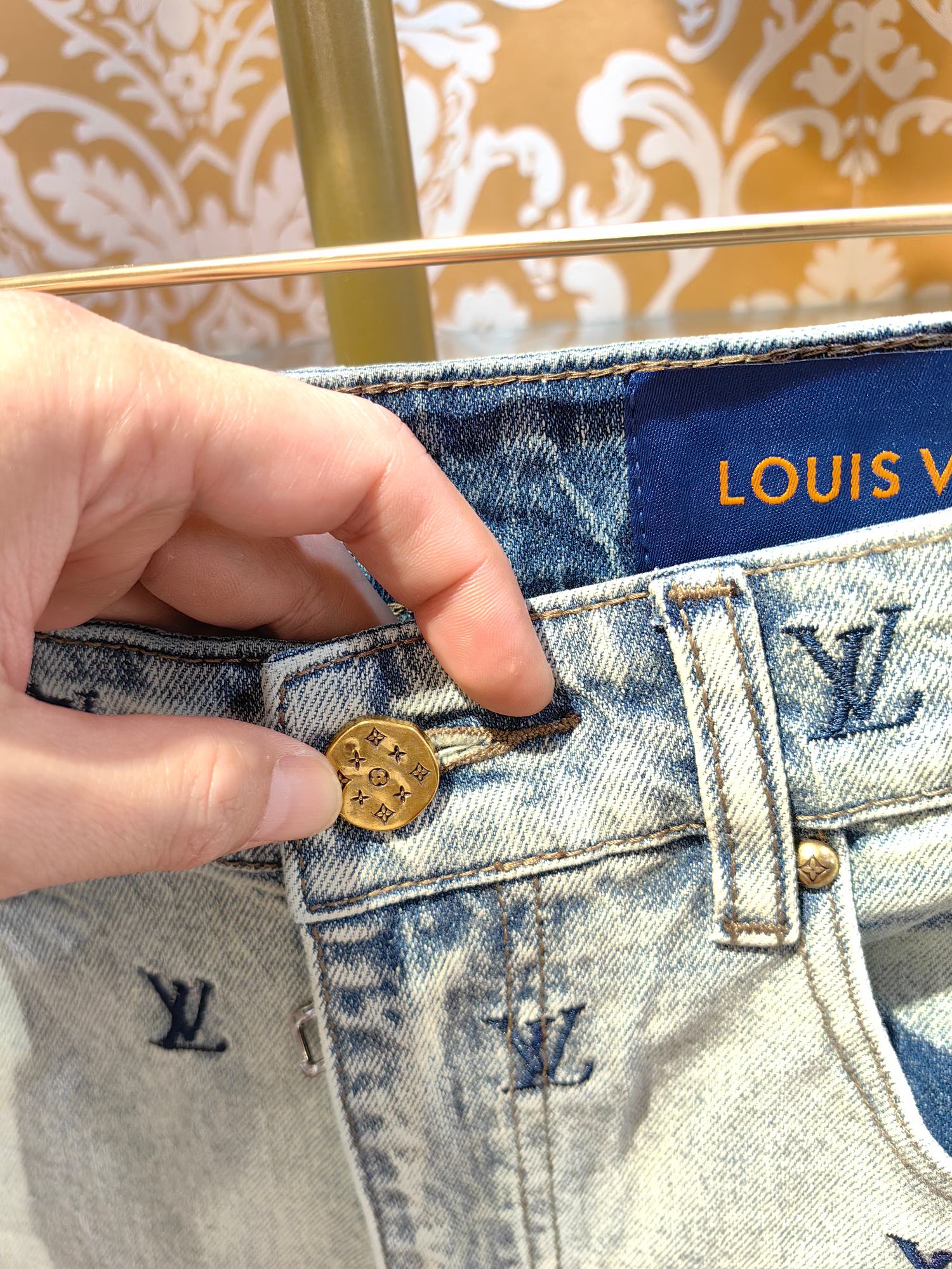 Louis Vuittonクラシックロゴデニムパンツ - 高品質・快適なフィット感