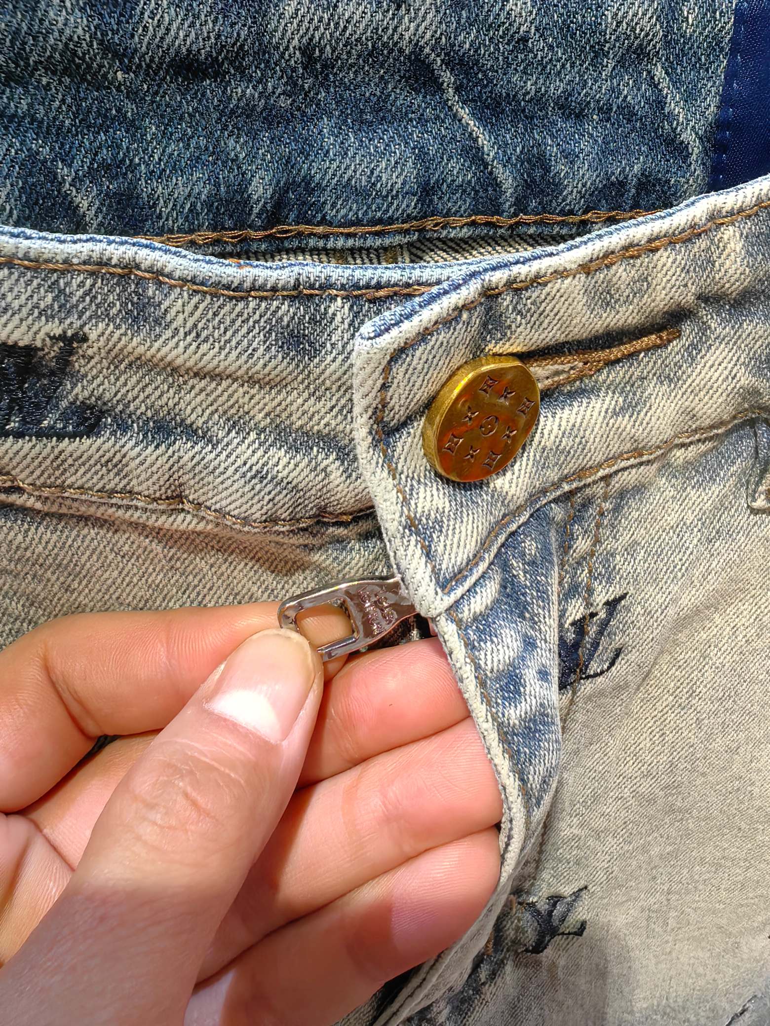 Louis Vuittonクラシックロゴデニムパンツ - 高品質・快適なフィット感