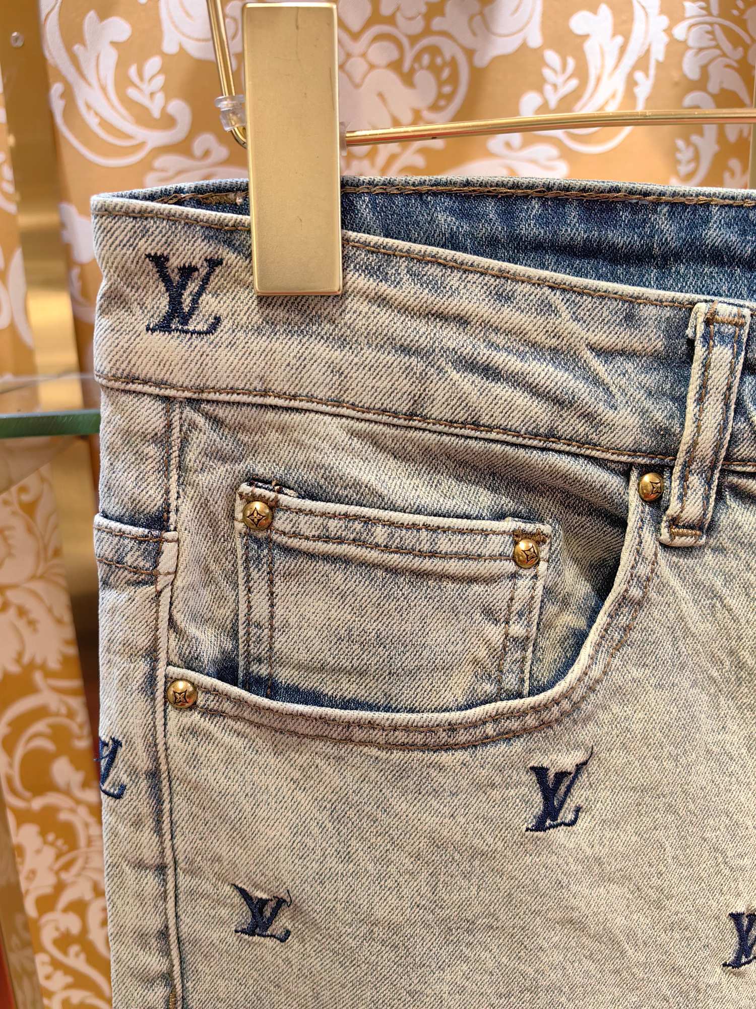 Louis Vuittonクラシックロゴデニムパンツ - 高品質・快適なフィット感