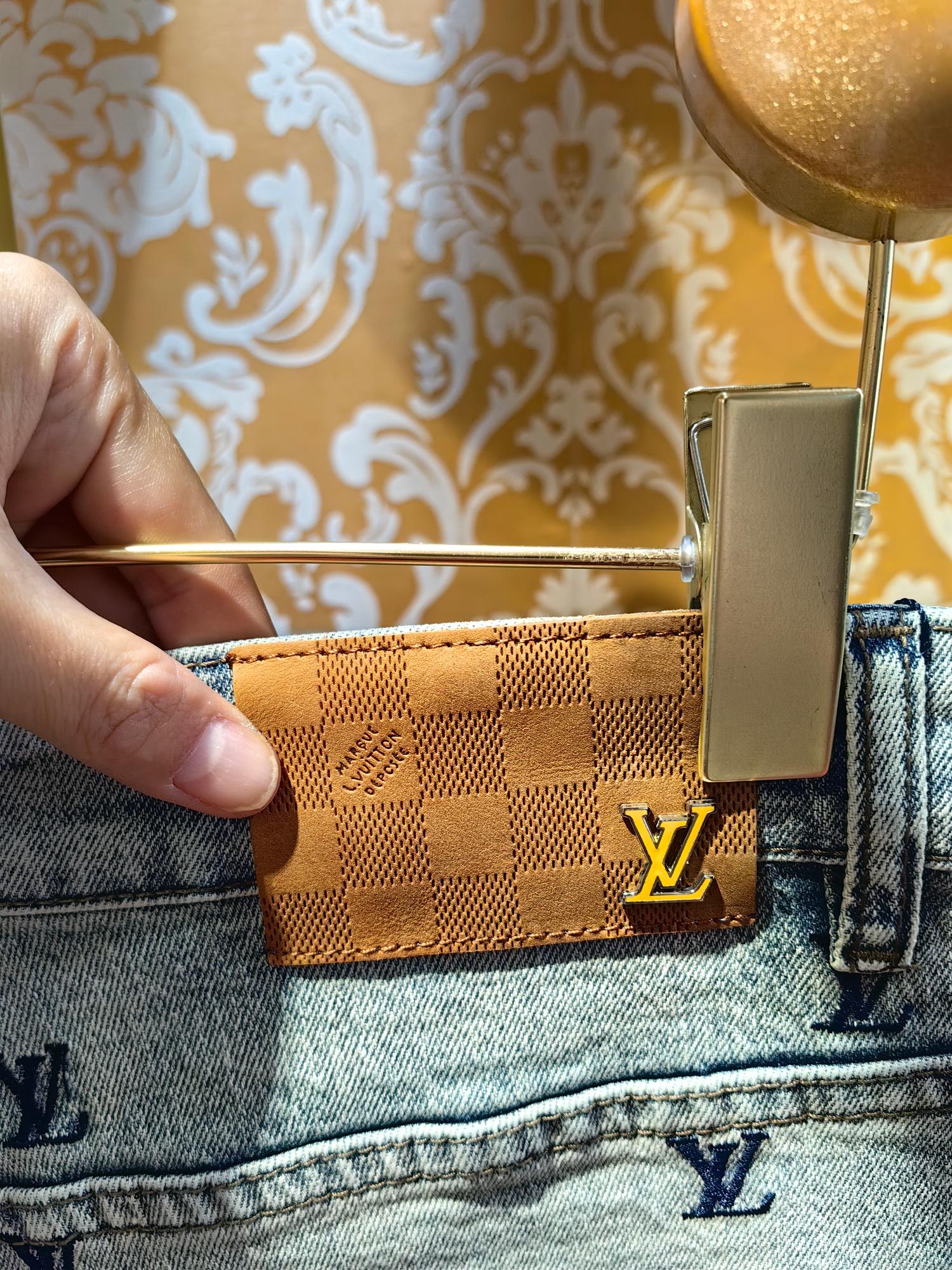 Louis Vuittonクラシックロゴデニムパンツ - 高品質・快適なフィット感