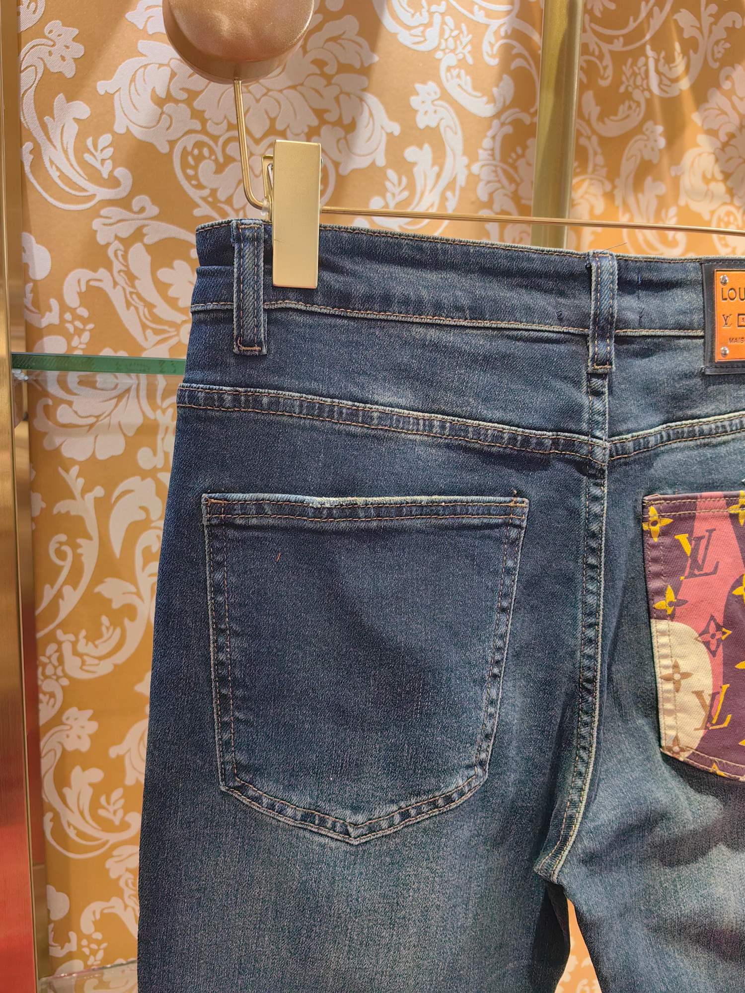 Louis Vuitton经典logo牛仔裤 - 高品質な水洗休闲デザイン