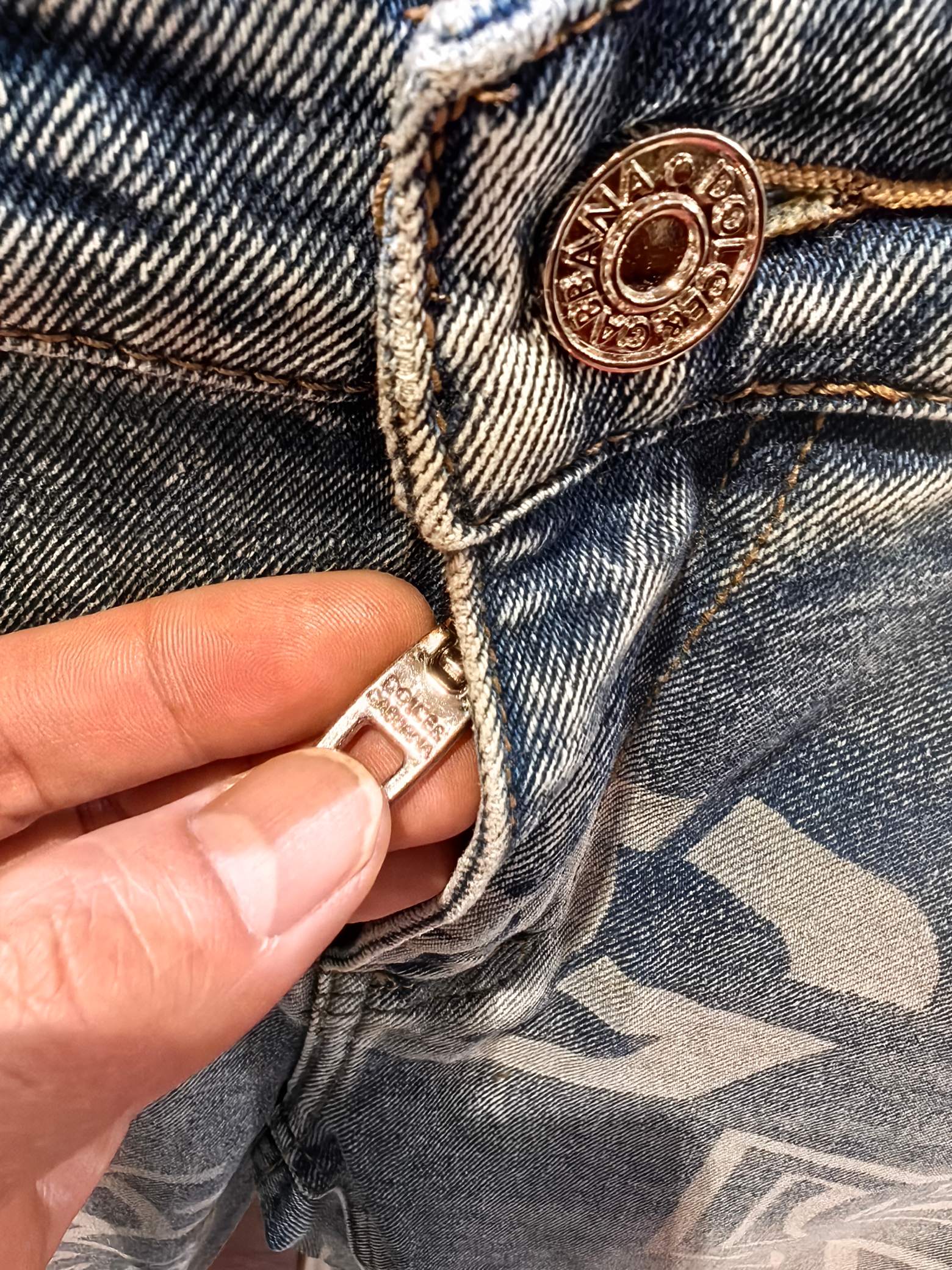 DOLCE & GABBANA P400牛仔裤 - 修身小直筒デザイン