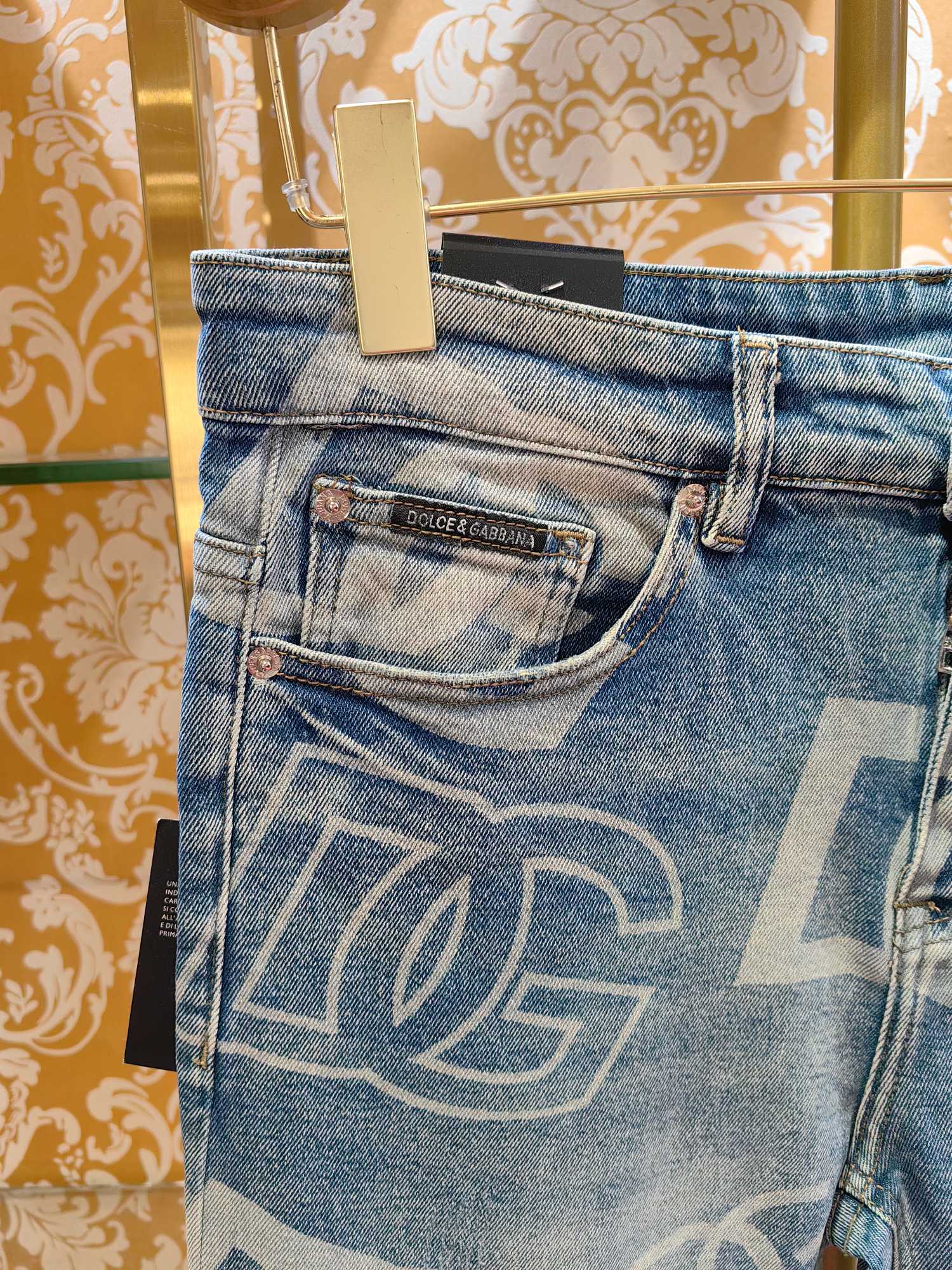 DOLCE & GABBANA P400牛仔裤 - 修身小直筒デザイン