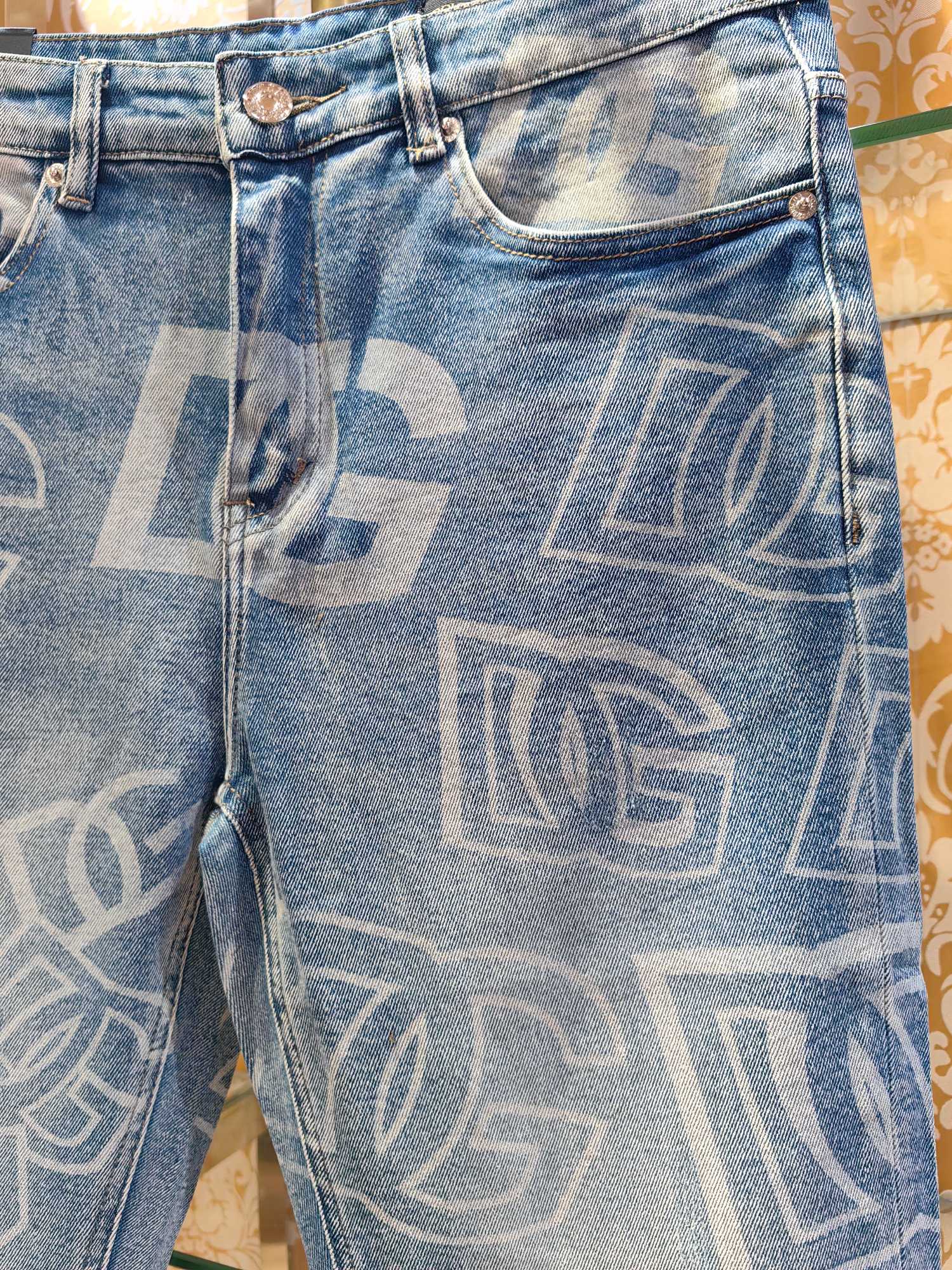 DOLCE & GABBANA P400牛仔裤 - 修身小直筒デザイン