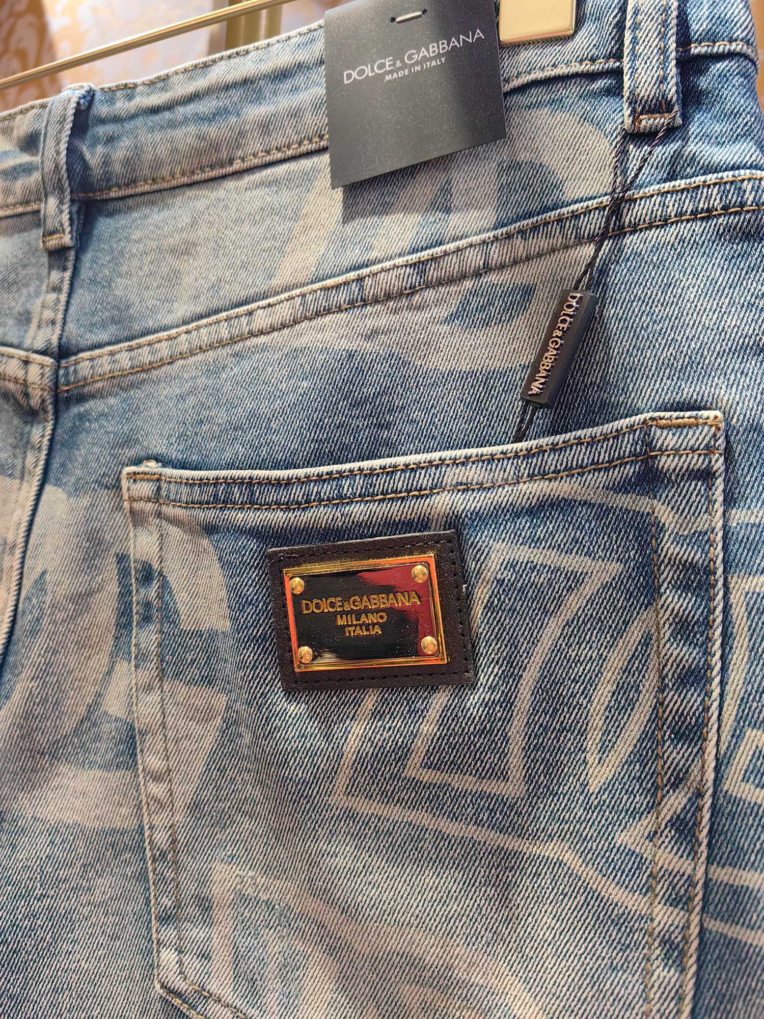 DOLCE & GABBANA P400牛仔裤 - 修身小直筒デザイン