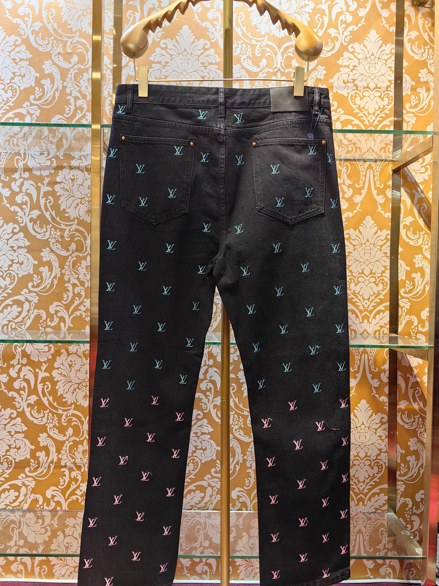 Louis Vuitton 牛仔裤 - 高級感あふれるデザインと快適なフィット感