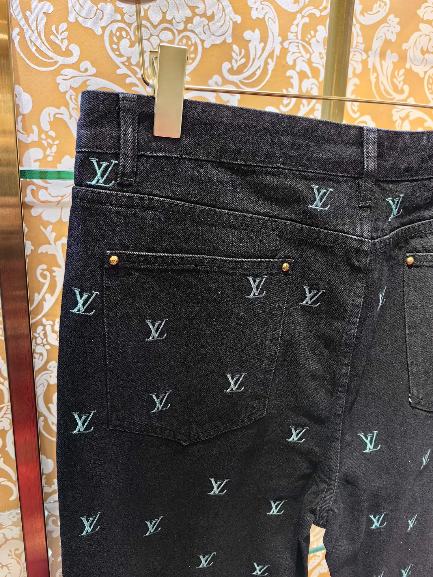 Louis Vuitton 牛仔裤 - 高級感あふれるデザインと快適なフィット感