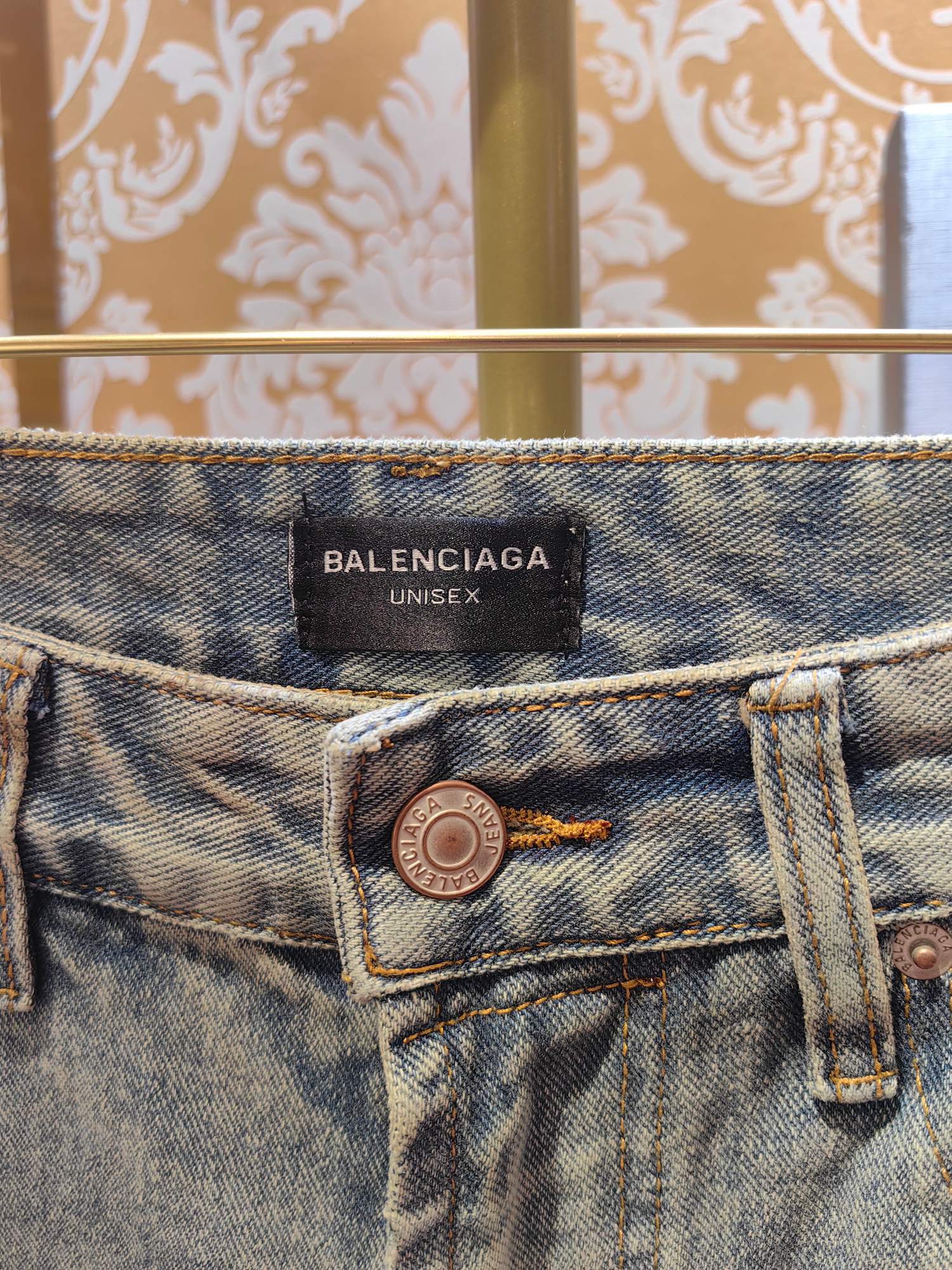 Balenciaga P400 牛仔水仔裤 - 高級感あふれる独自の工芸