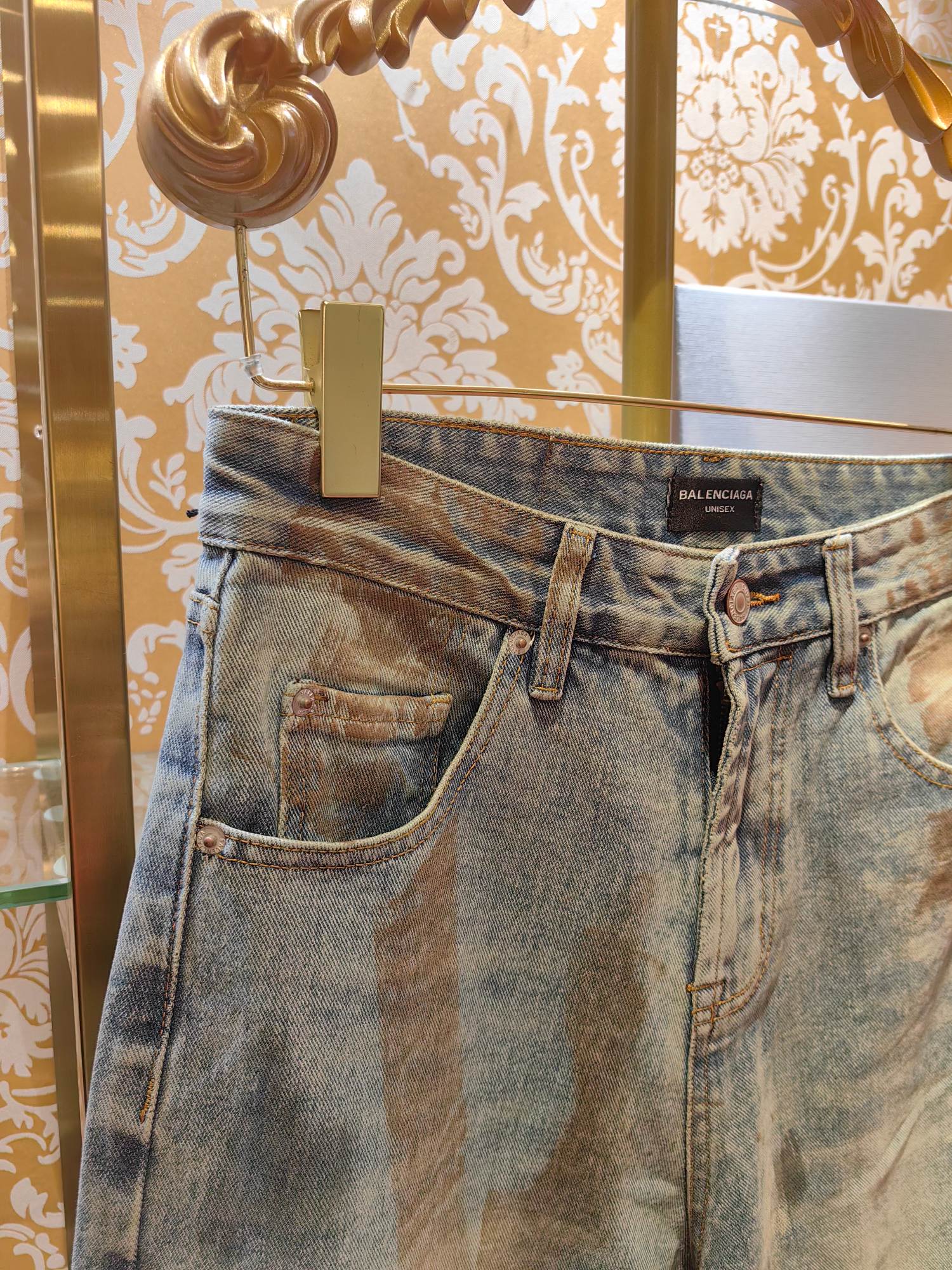 Balenciaga P400 牛仔水仔裤 - 高級感あふれる独自の工芸