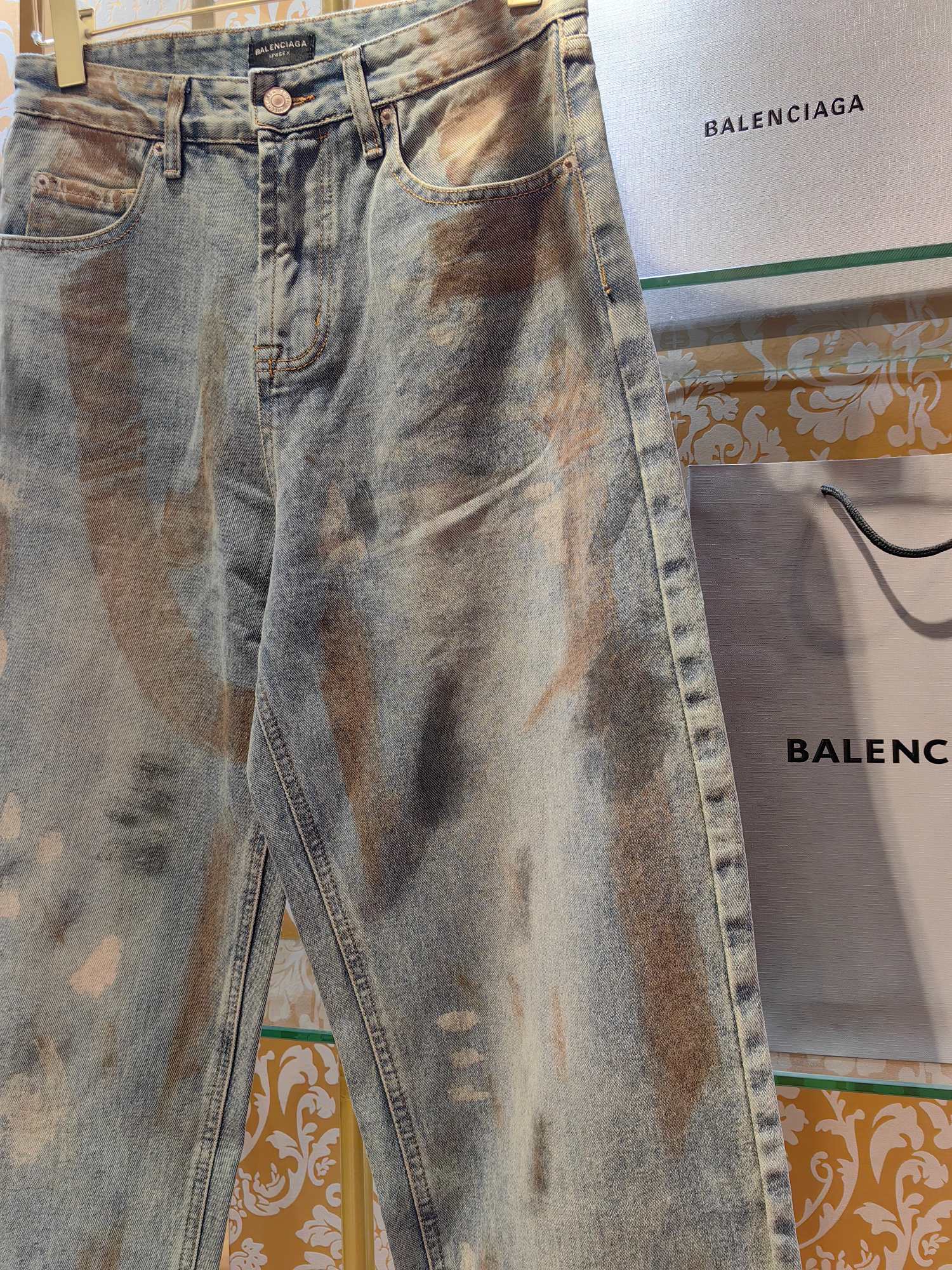 Balenciaga P400 牛仔水仔裤 - 高級感あふれる独自の工芸