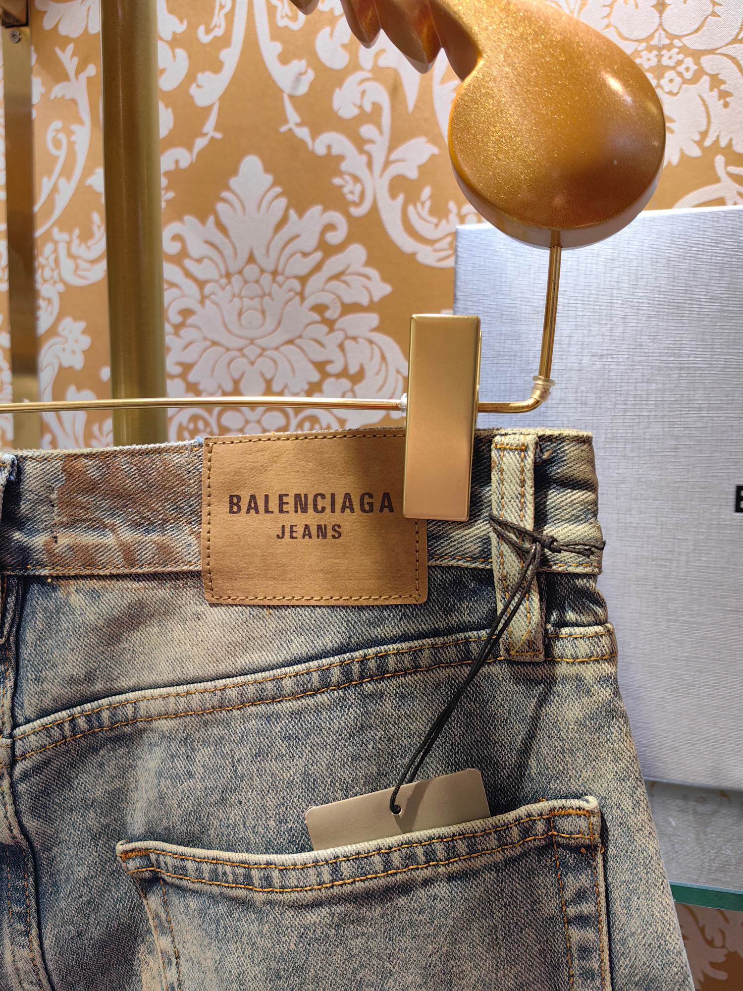 Balenciaga P400 牛仔水仔裤 - 高級感あふれる独自の工芸