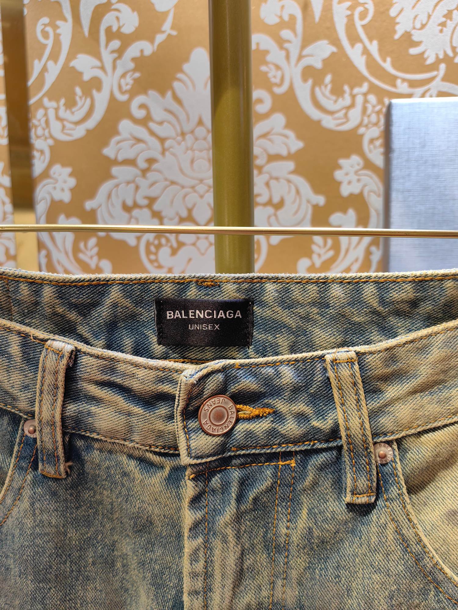 Balenciaga P400 牛仔水仔裤 - 手工做旧の高級感
