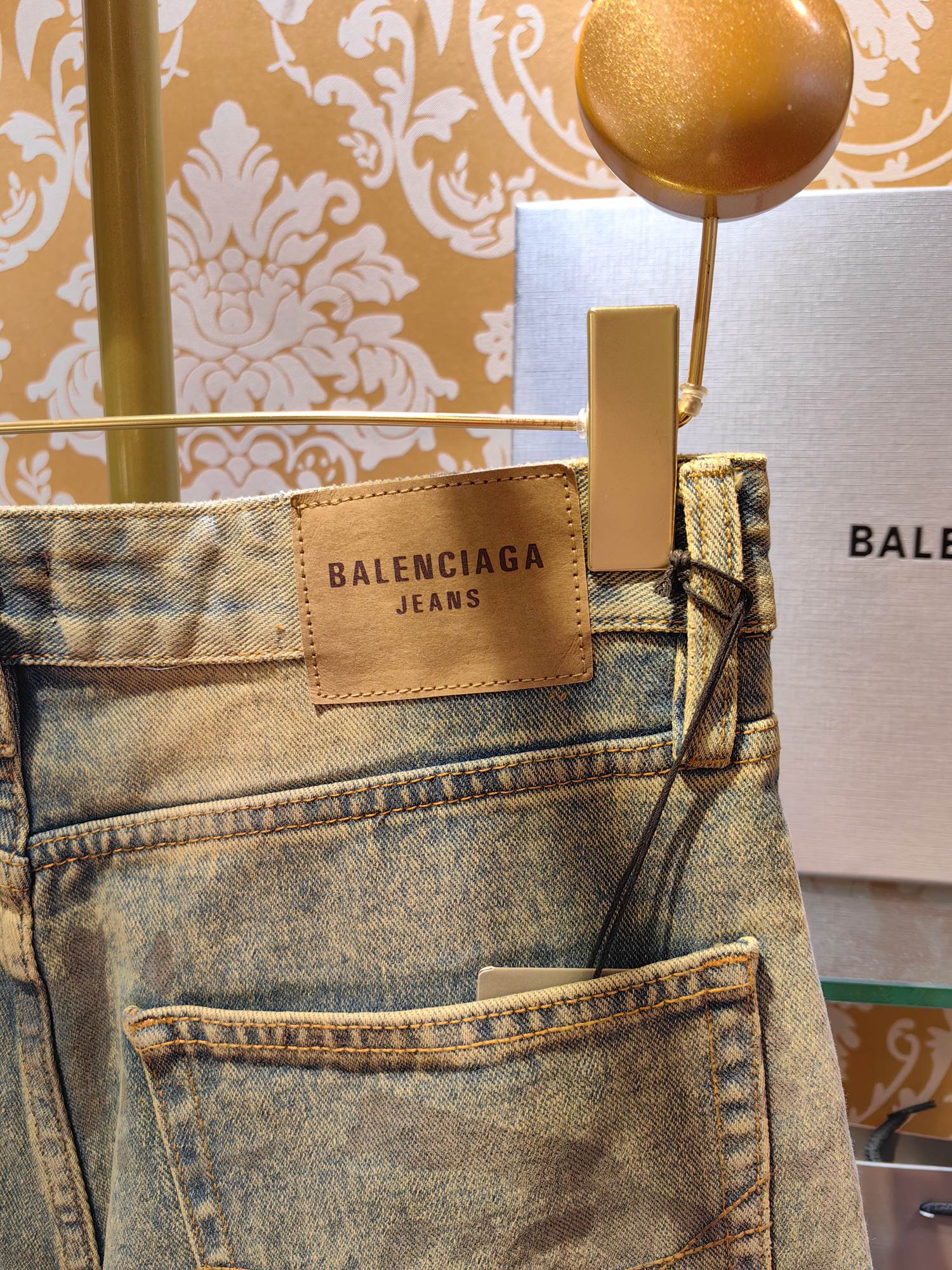 Balenciaga P400 牛仔水仔裤 - 手工做旧の高級感