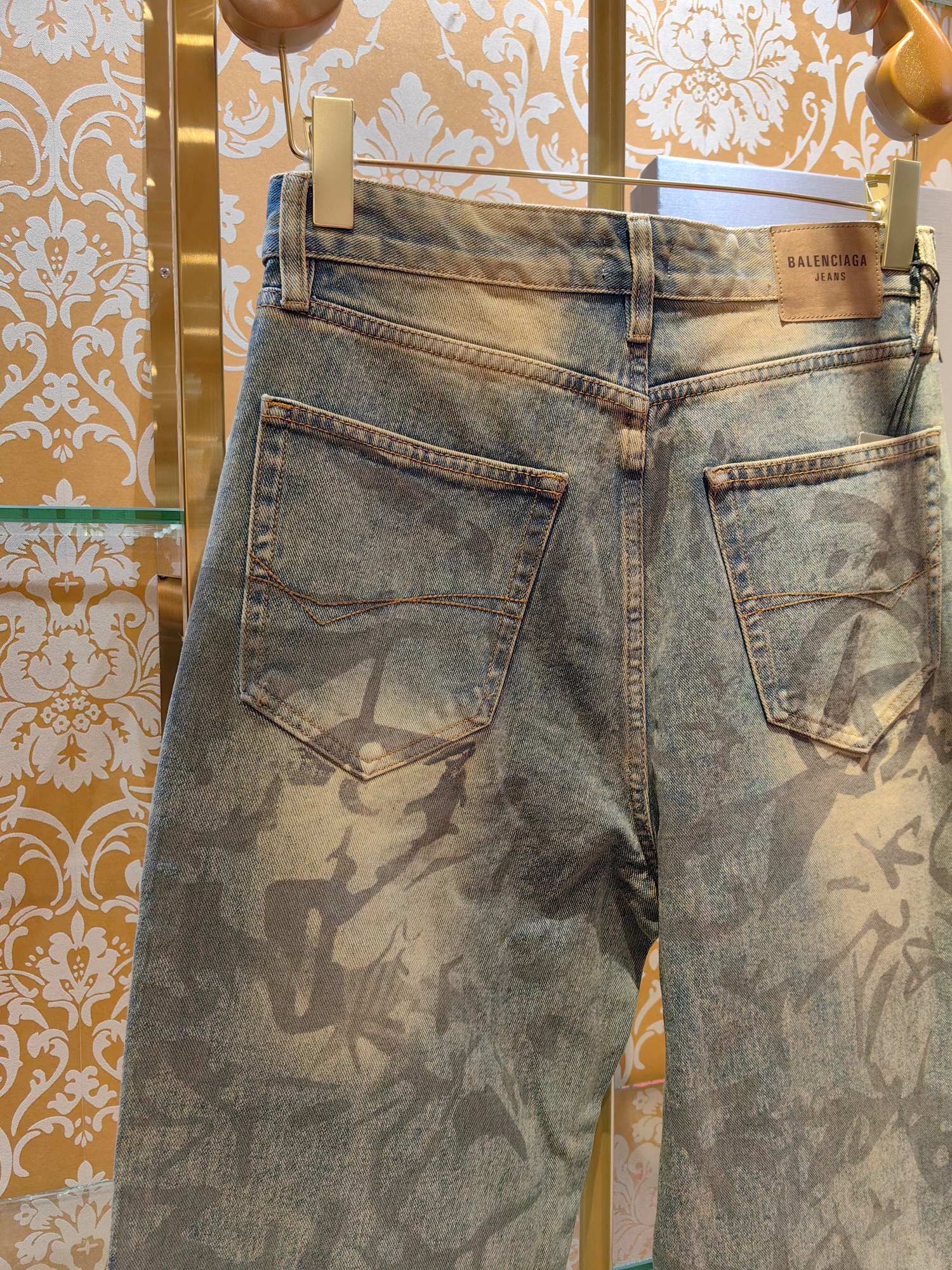 Balenciaga P400 牛仔水仔裤 - 手工做旧の高級感