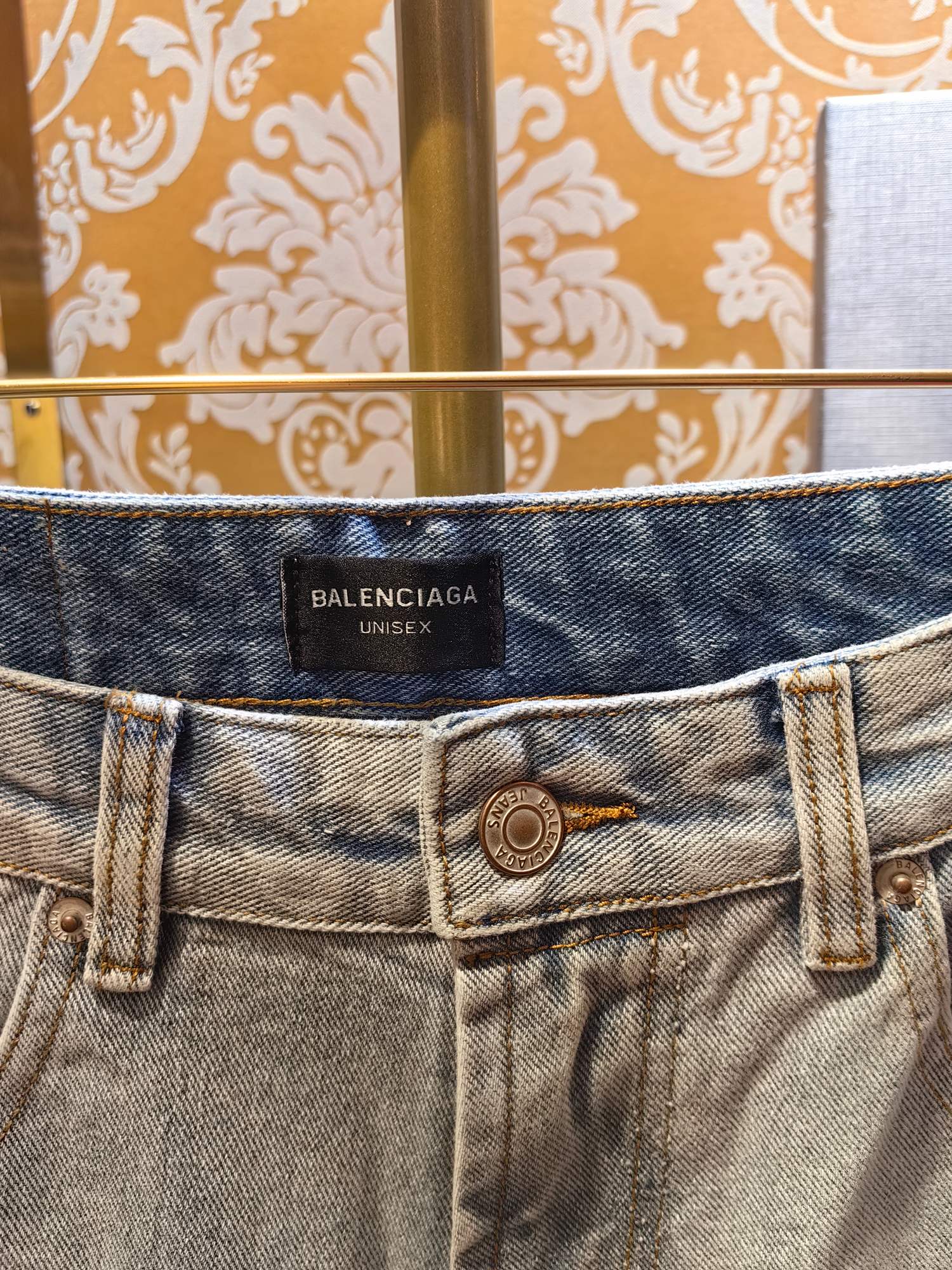 Balenciaga P400 牛仔水仔裤 - 高級感溢れる手作り仕上げ