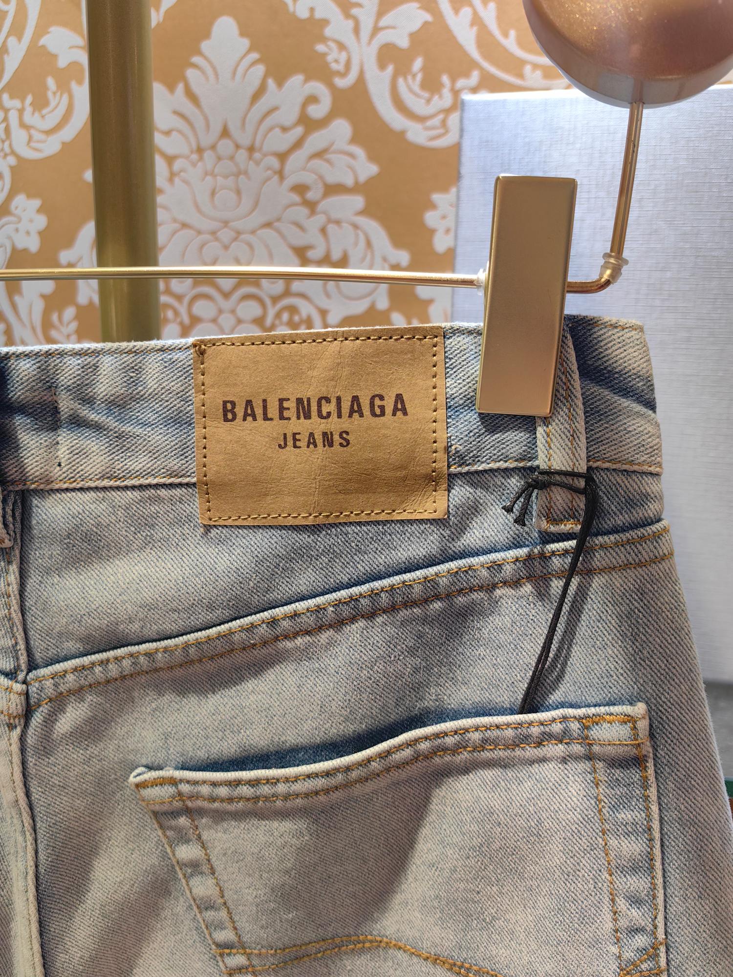 Balenciaga P400 牛仔水仔裤 - 高級感溢れる手作り仕上げ