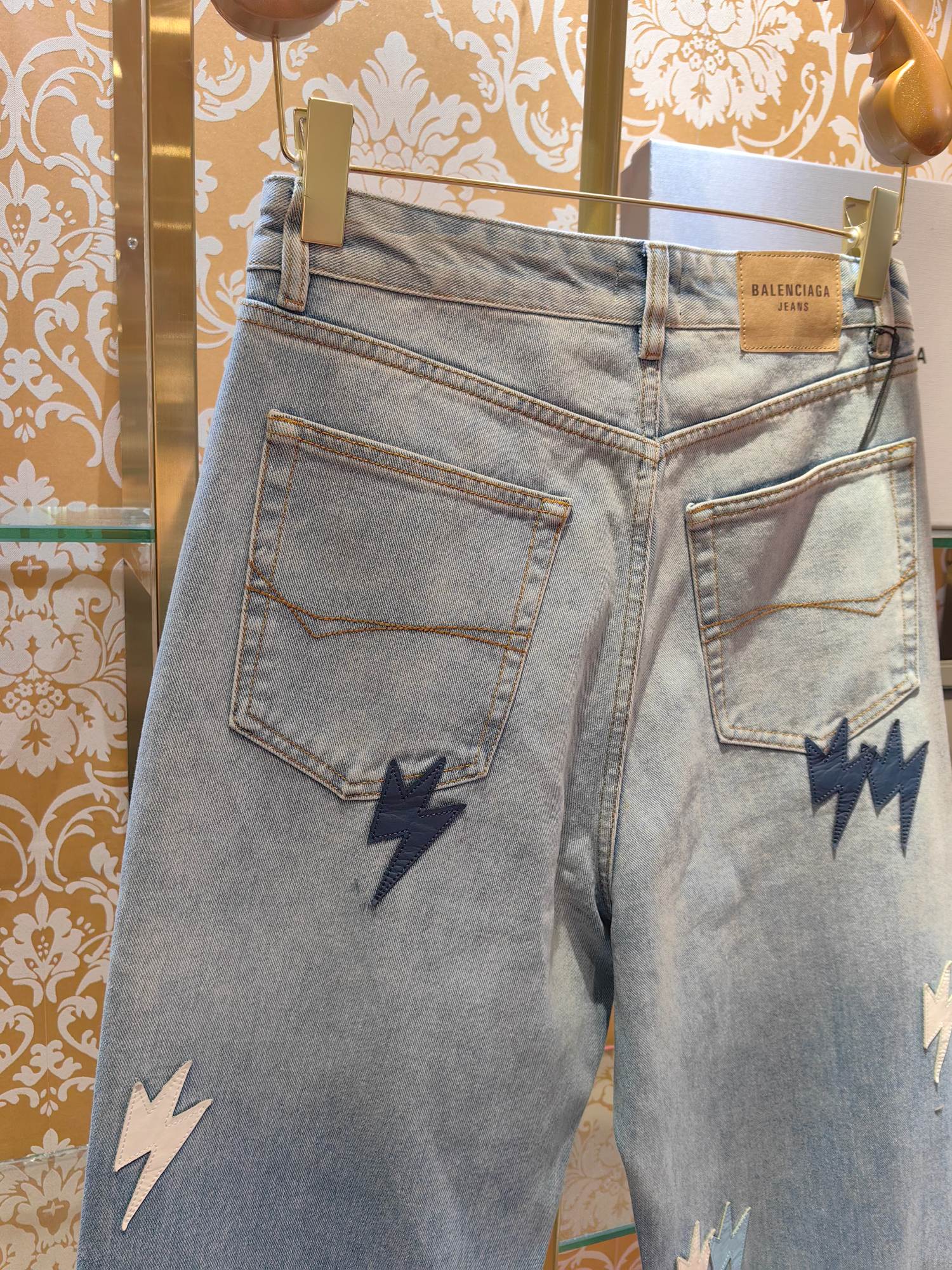 Balenciaga P400 牛仔水仔裤 - 高級感溢れる手作り仕上げ