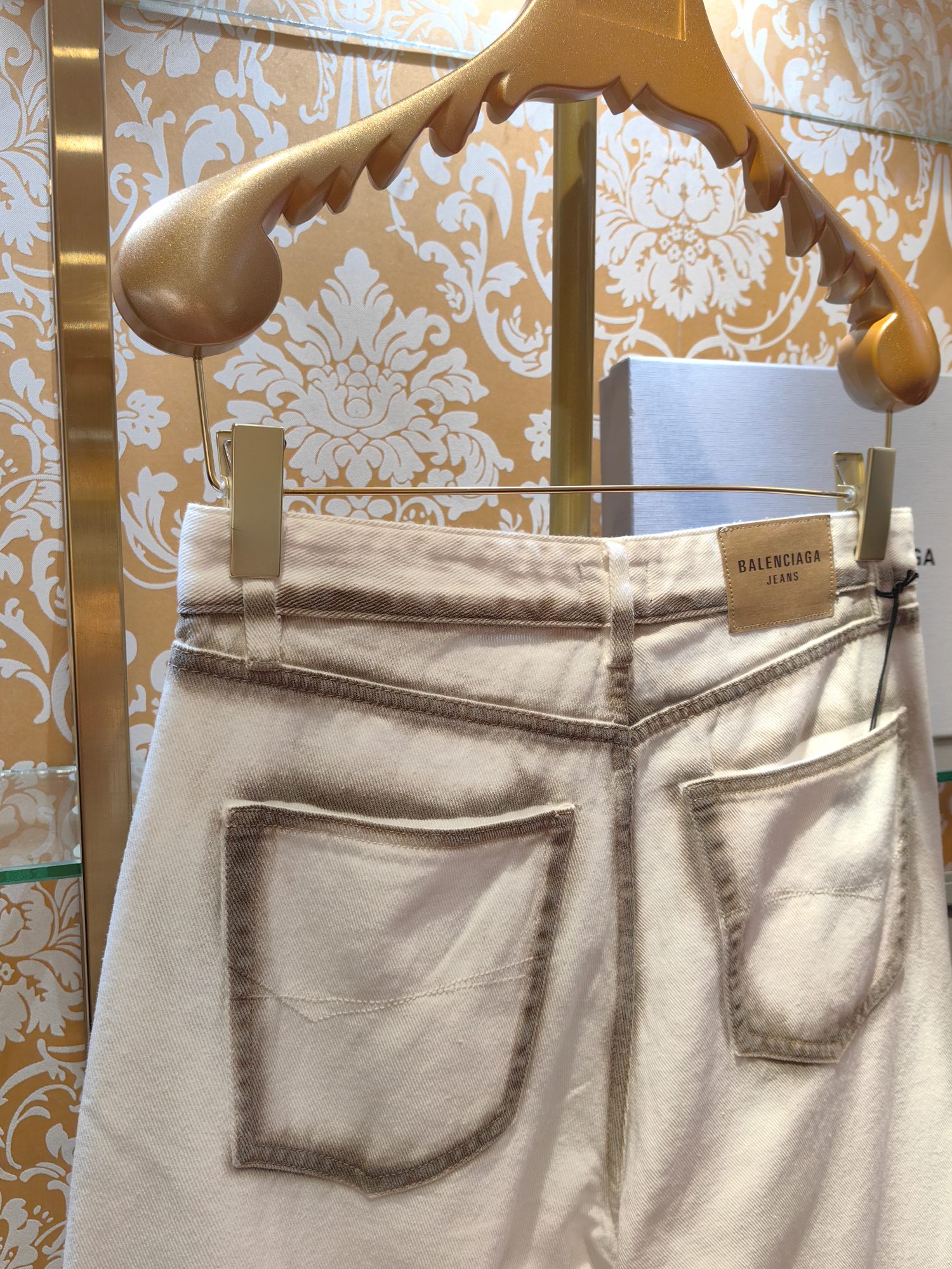 Balenciaga P400 牛仔水仔裤 - 高端工艺と独特な質感