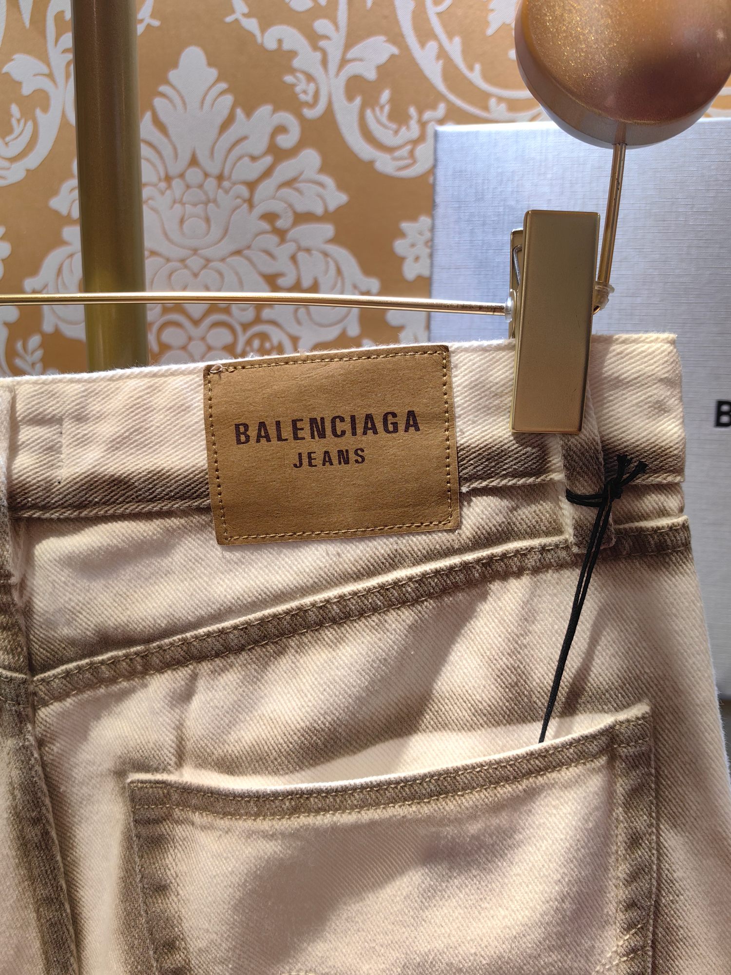 Balenciaga P400 牛仔水仔裤 - 高端工艺と独特な質感