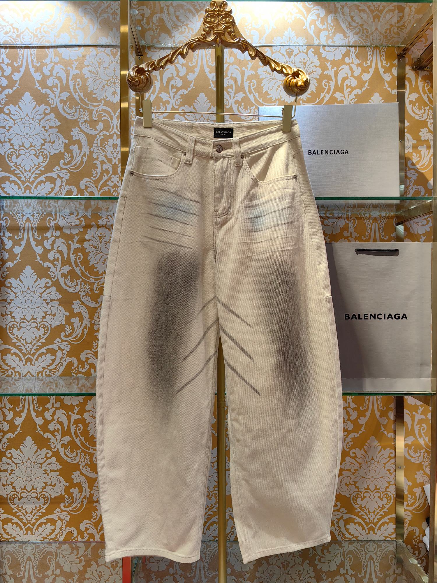 Balenciaga P400 牛仔水仔裤 - 手工做旧の高級仕立て