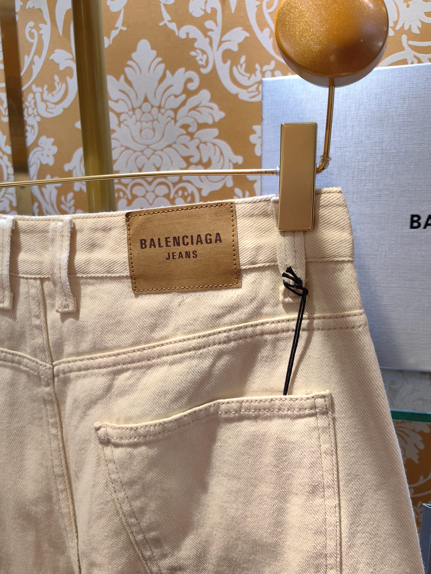 Balenciaga P400 牛仔水仔裤 - 手工做旧の高級仕立て