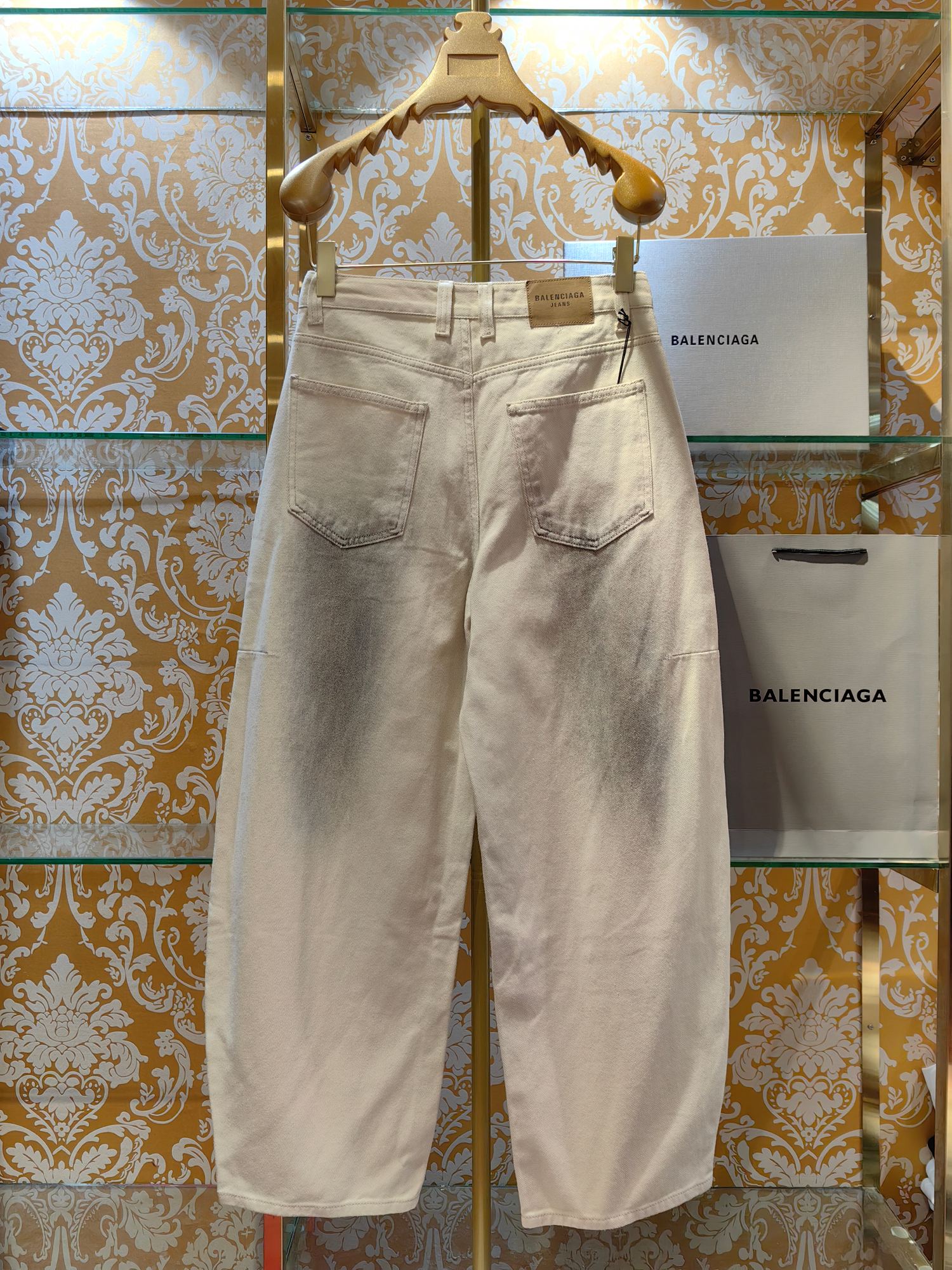 Balenciaga P400 牛仔水仔裤 - 手工做旧の高級仕立て