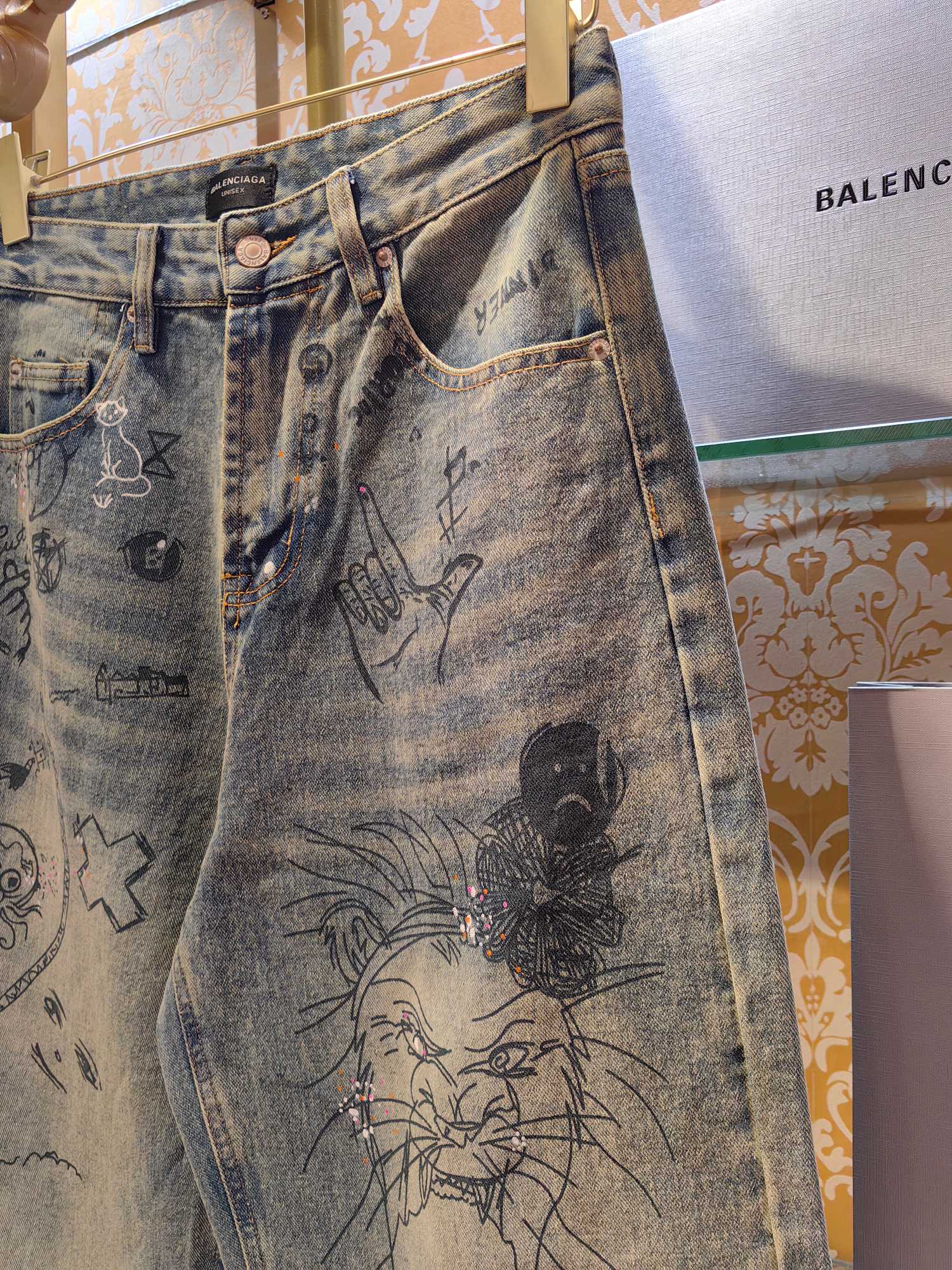 Balenciaga P400 牛仔水仔裤 - 高級工芸と独自の風合い