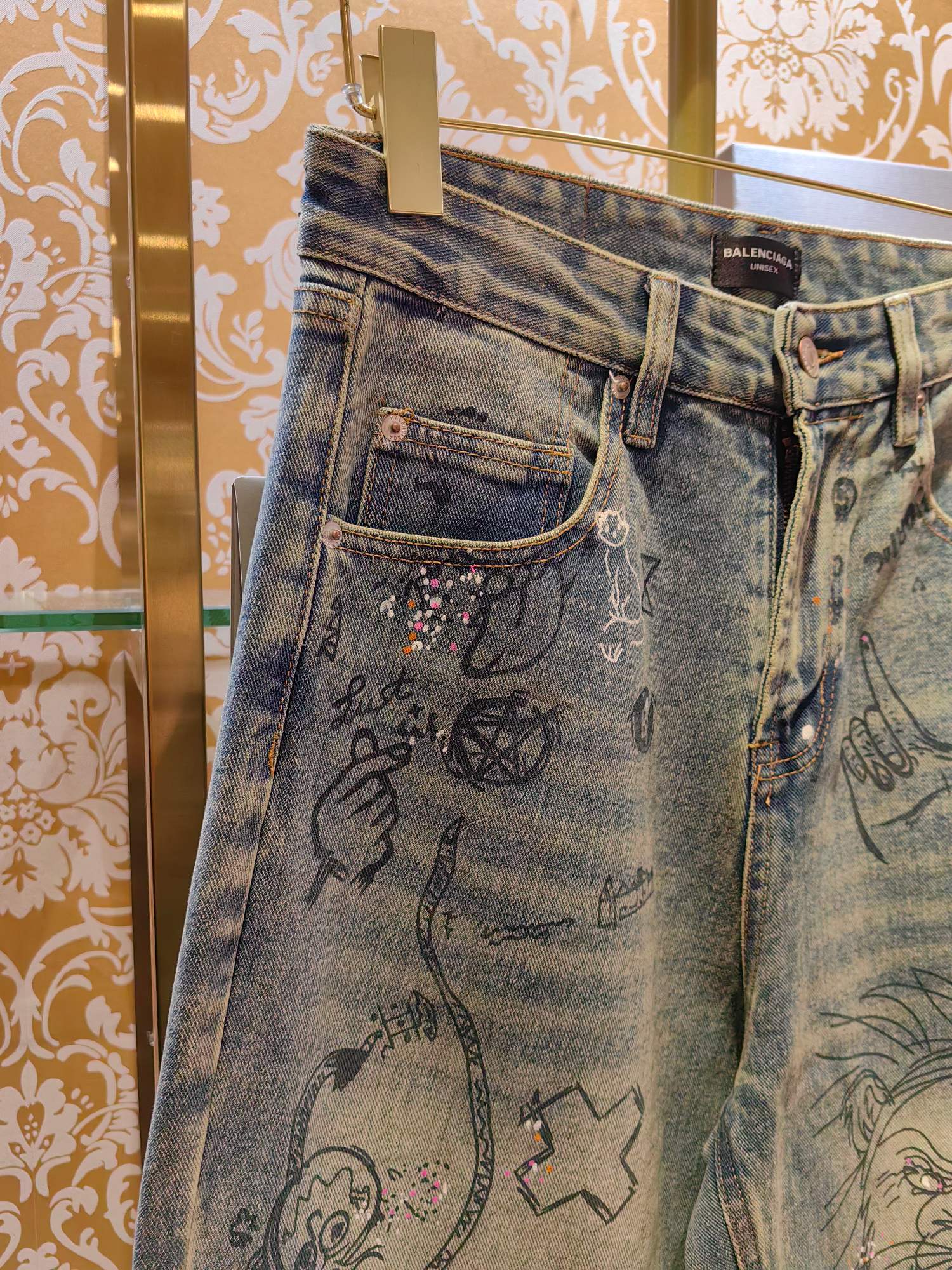 Balenciaga P400 牛仔水仔裤 - 高級工芸と独自の風合い