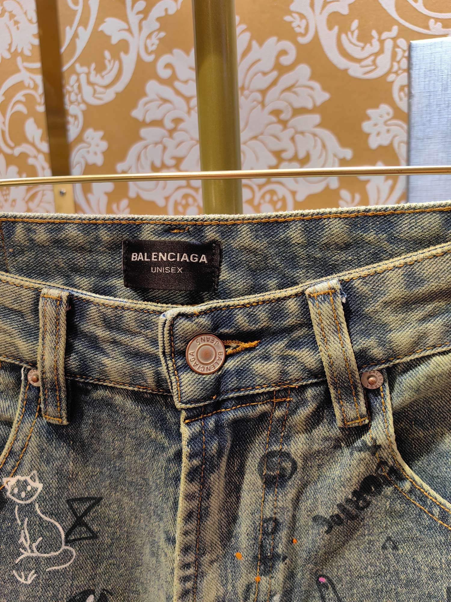 Balenciaga P400 牛仔水仔裤 - 高級工芸と独自の風合い