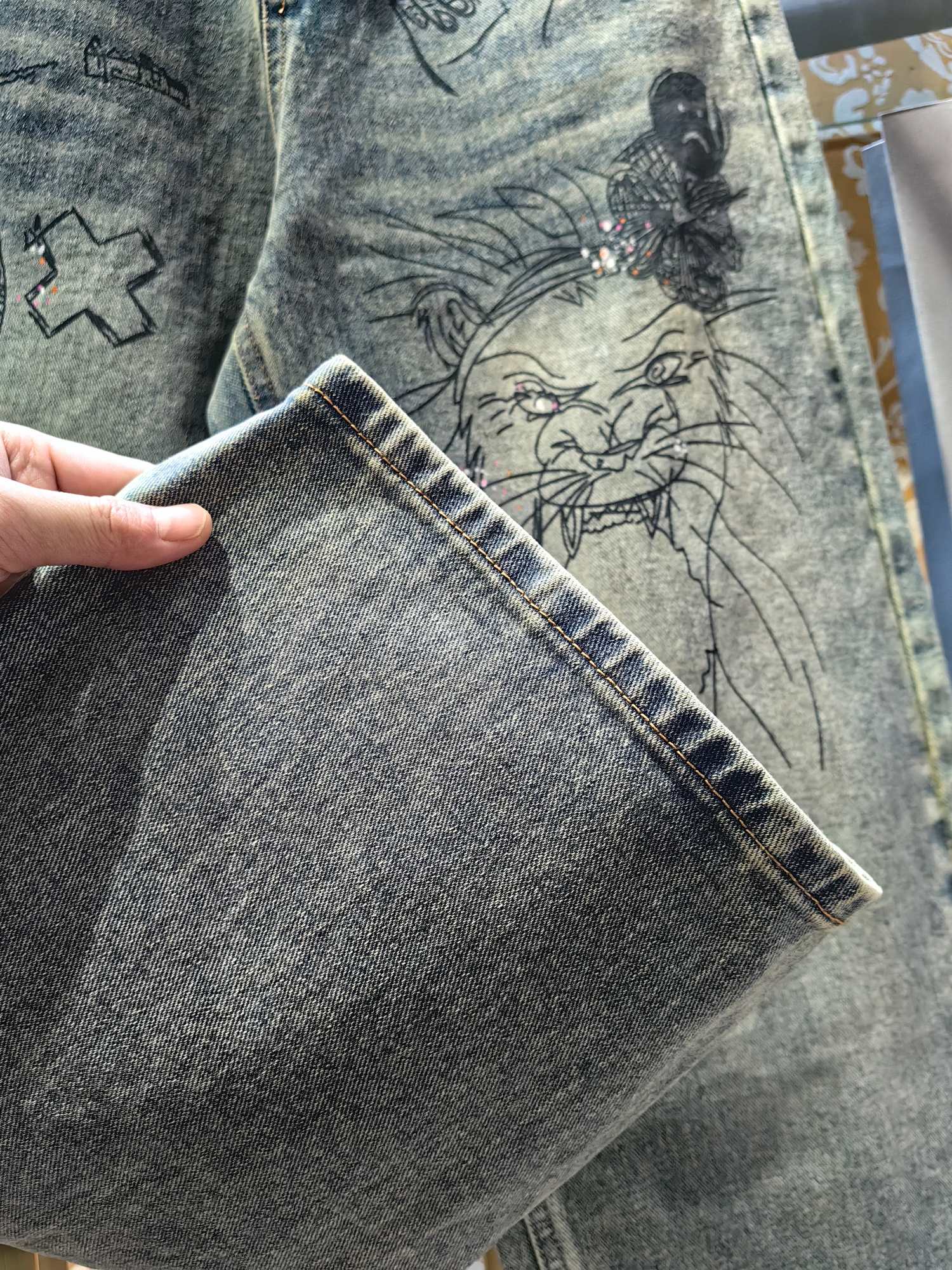 Balenciaga P400 牛仔水仔裤 - 高級工芸と独自の風合い