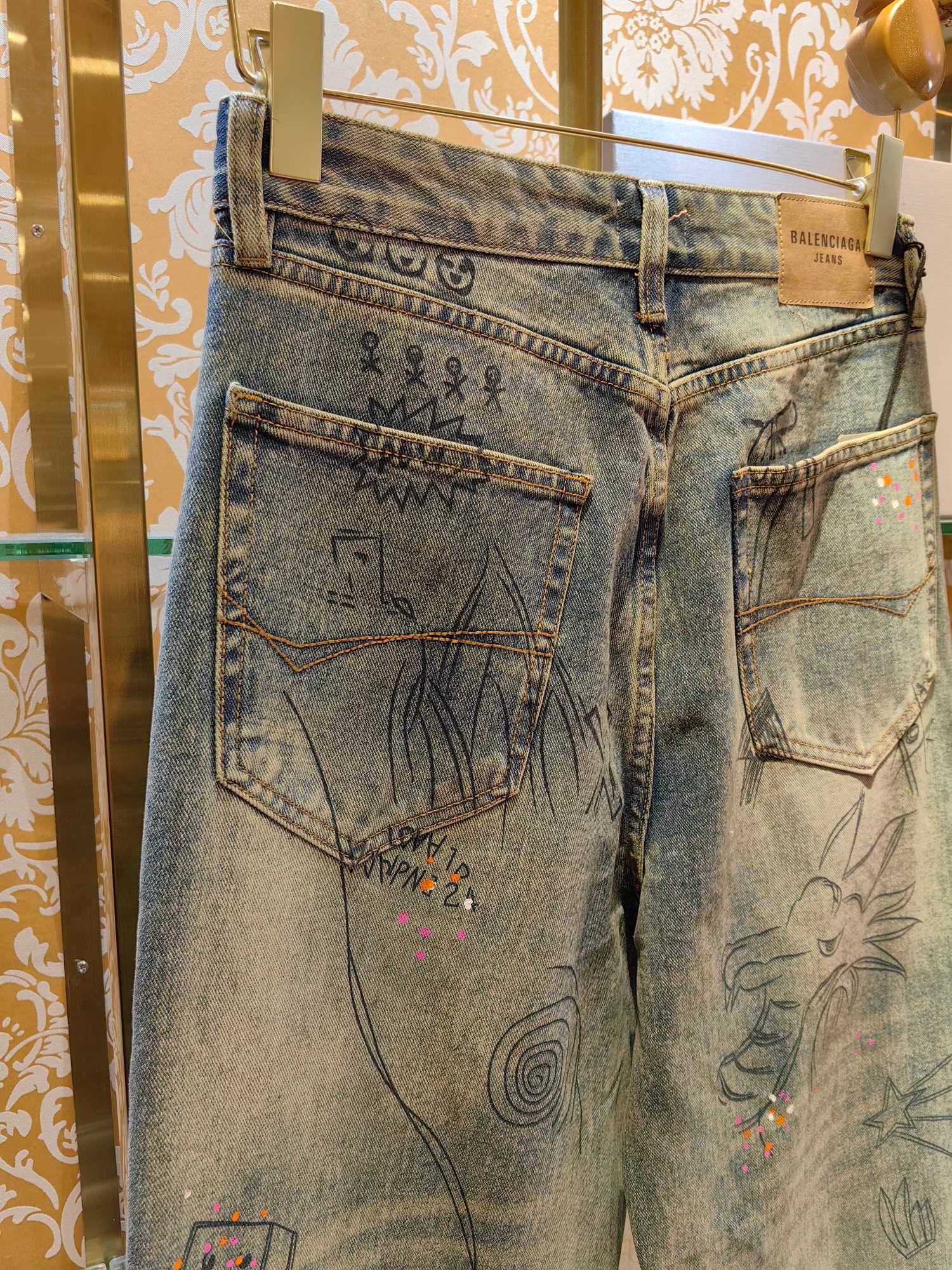 Balenciaga P400 牛仔水仔裤 - 高級工芸と独自の風合い